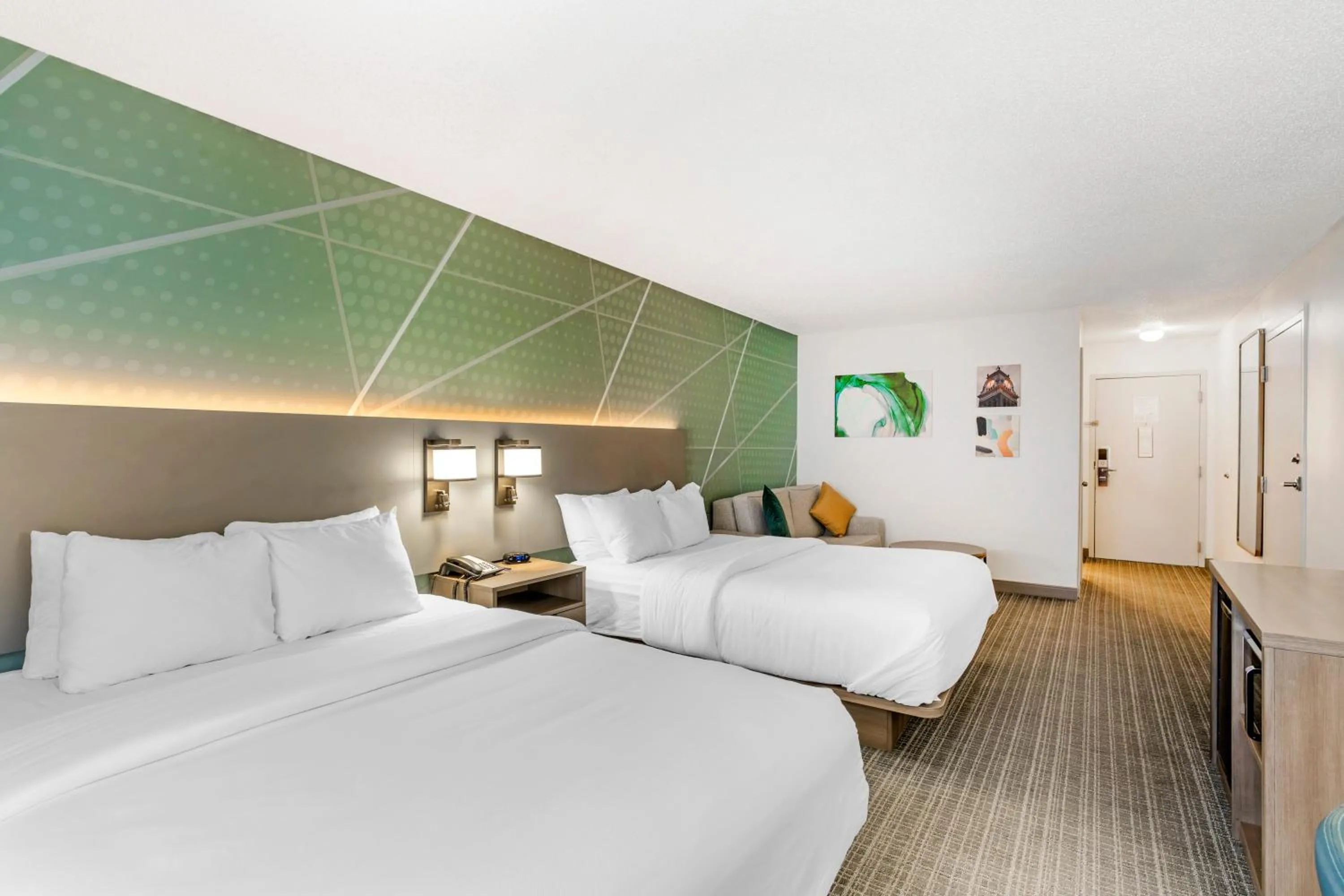 Guests, Bed in Comfort Inn & Suites Louisville Airport Fair & Expo