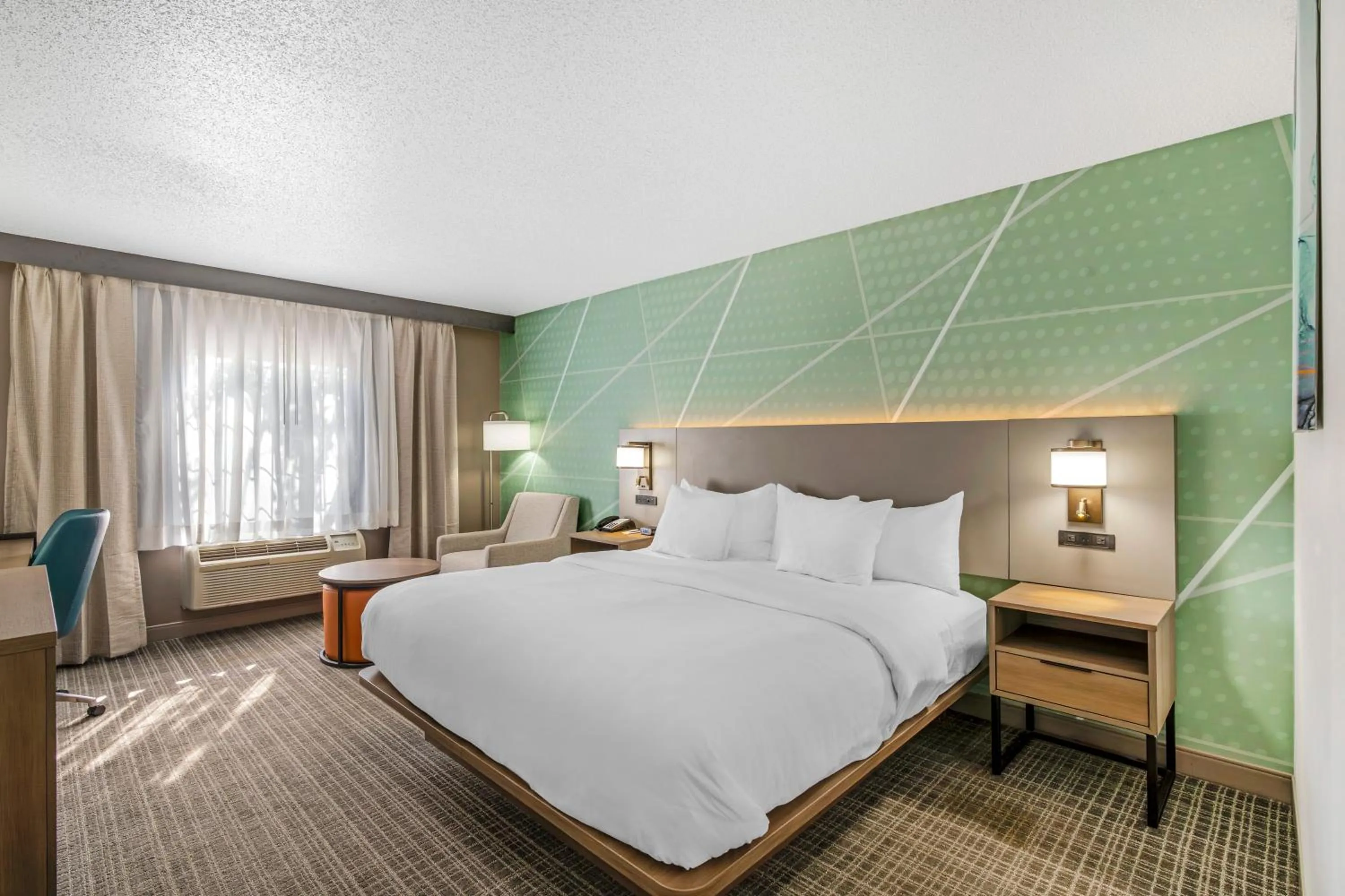 Guests, Bed in Comfort Inn & Suites Louisville Airport Fair & Expo