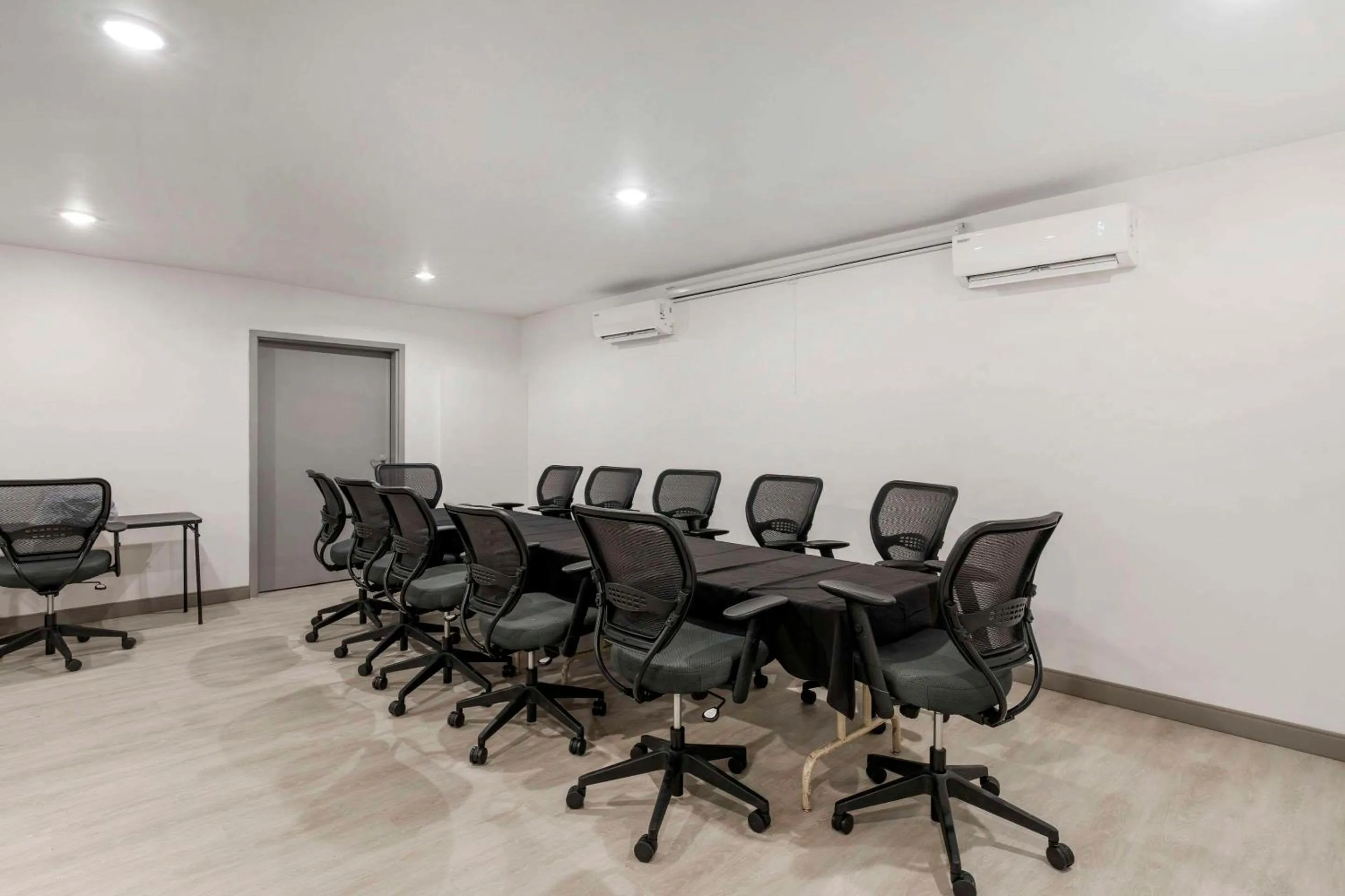 Meeting/conference room in Comfort Inn & Suites Louisville Airport Fair & Expo