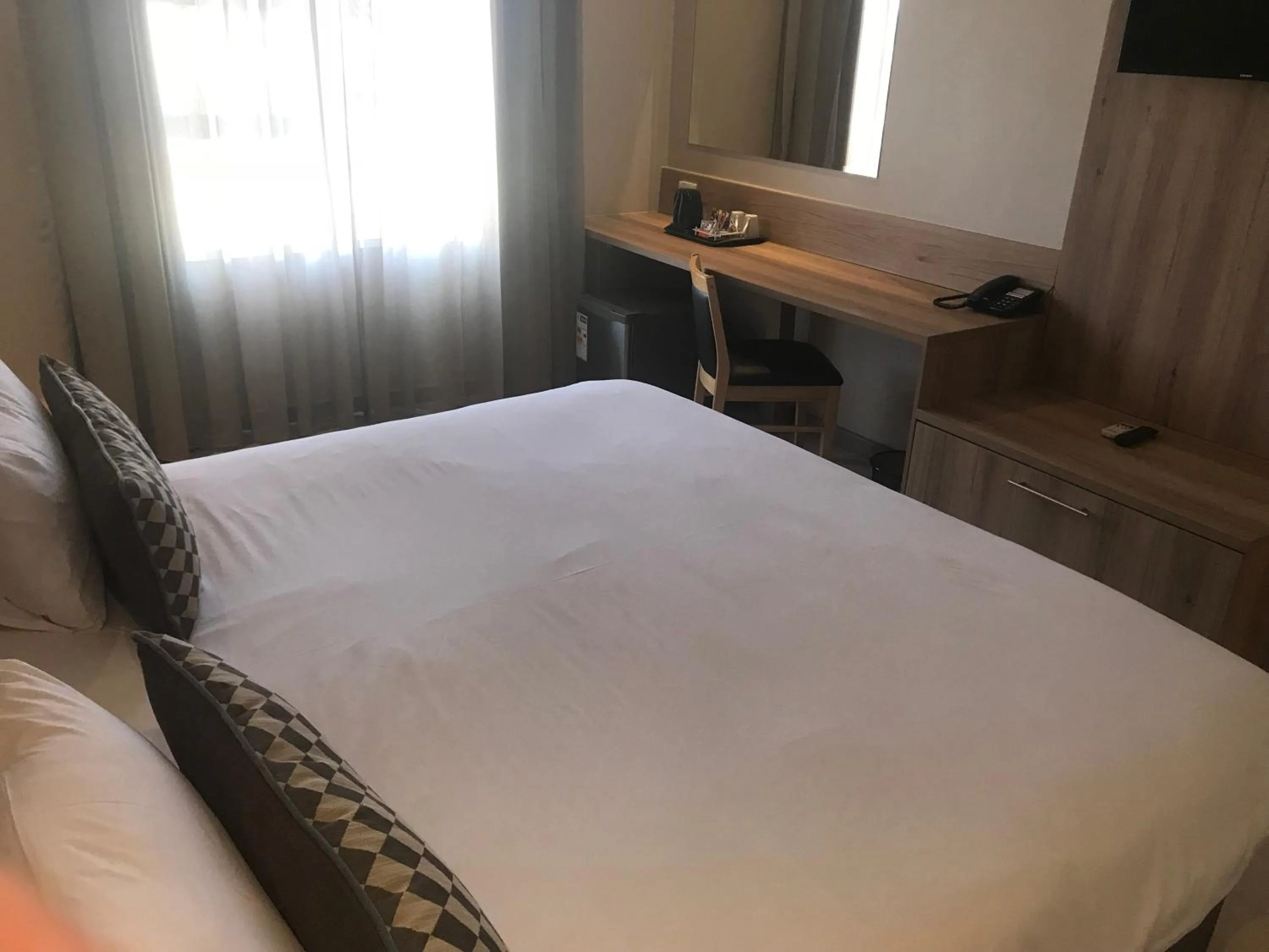 Bed in Regal Inn Hotel Midrand