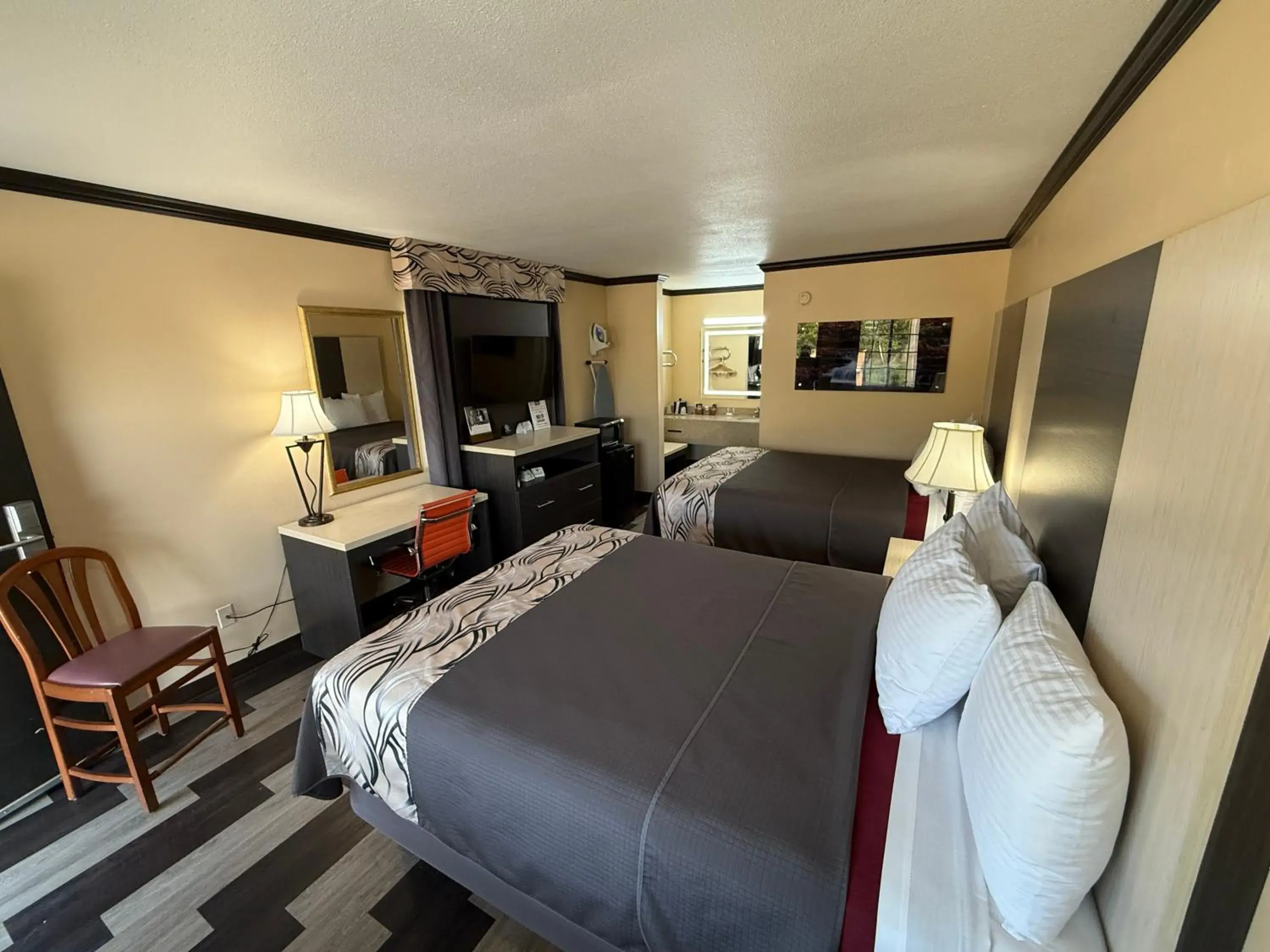 Queen Room with Two Queen Beds - single occupancy - Smoking in Regency 7 Motel Queen Room with Two Queen Beds - single occupancy - Smoking in Regency 7 Motel