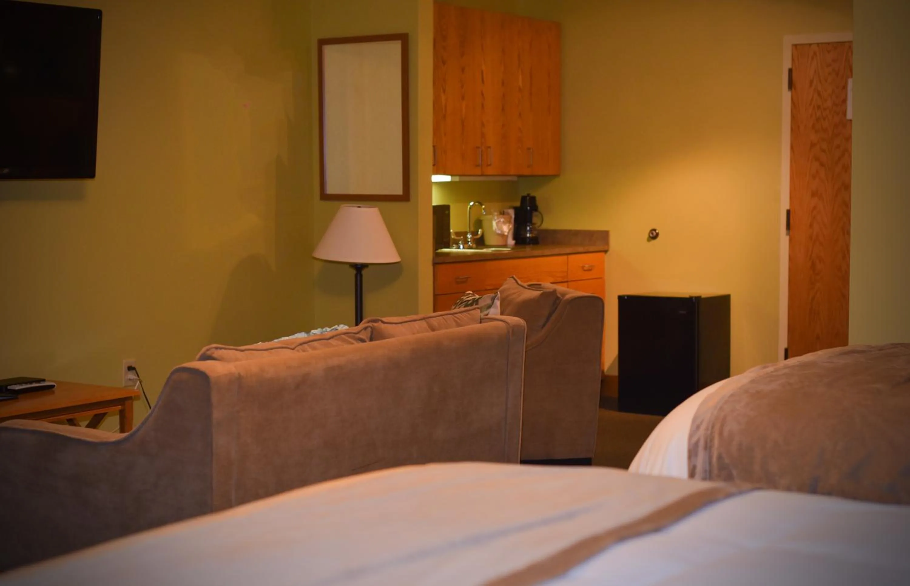 Photo of the whole room in Champions Black Bear Lodge