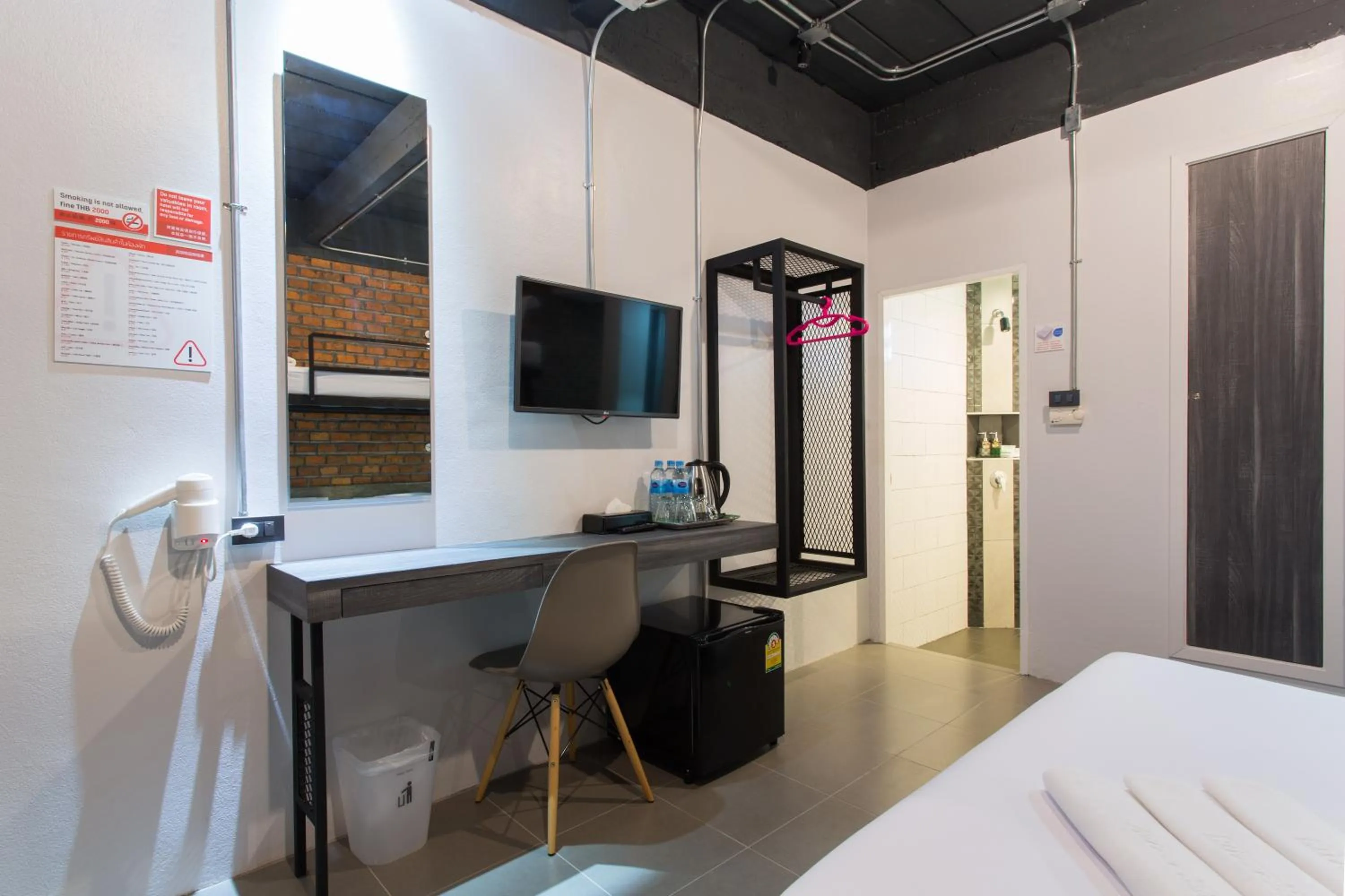 Seating area, Bed in City Hotel Krabi