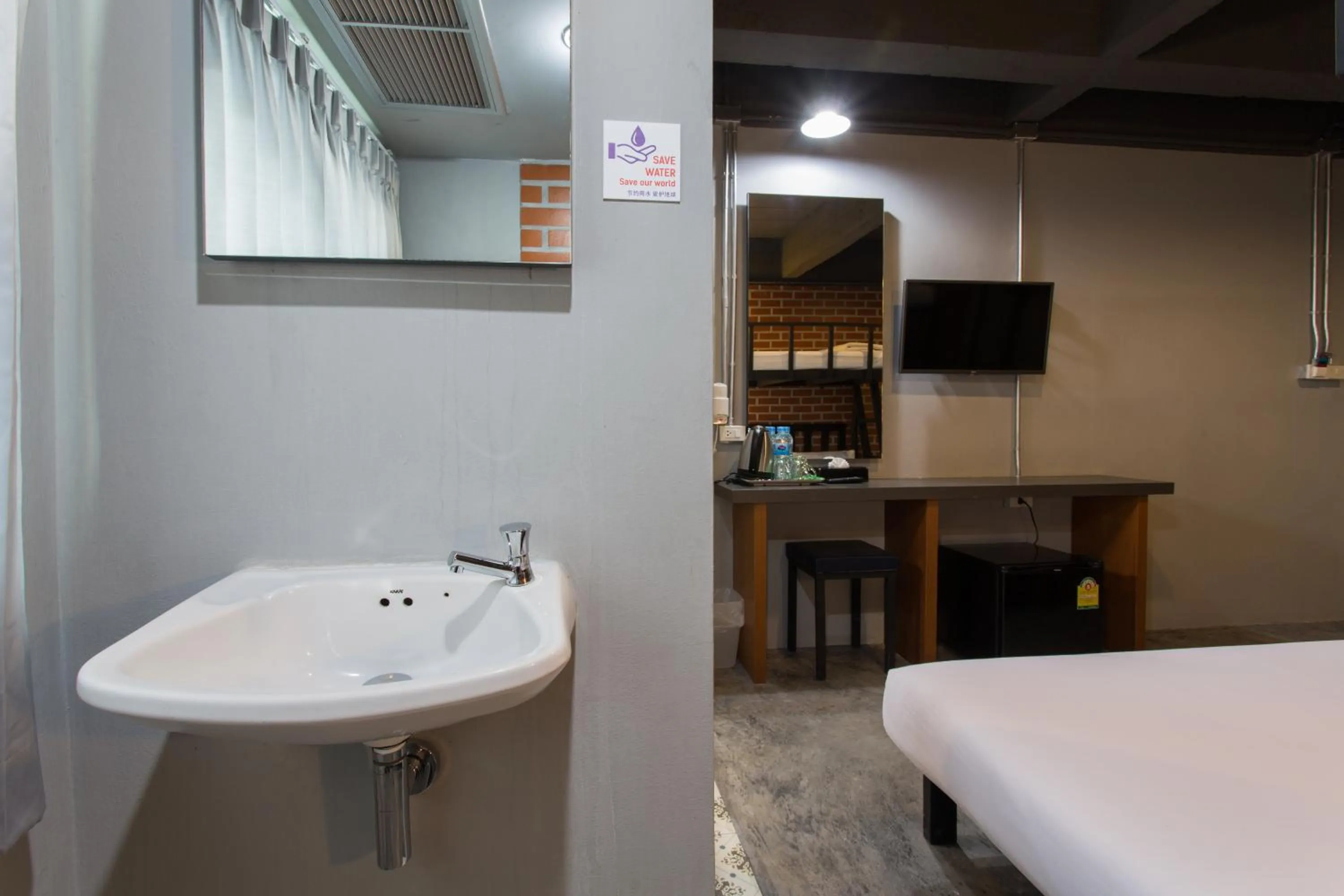 Bathroom, Bed in City Hotel Krabi