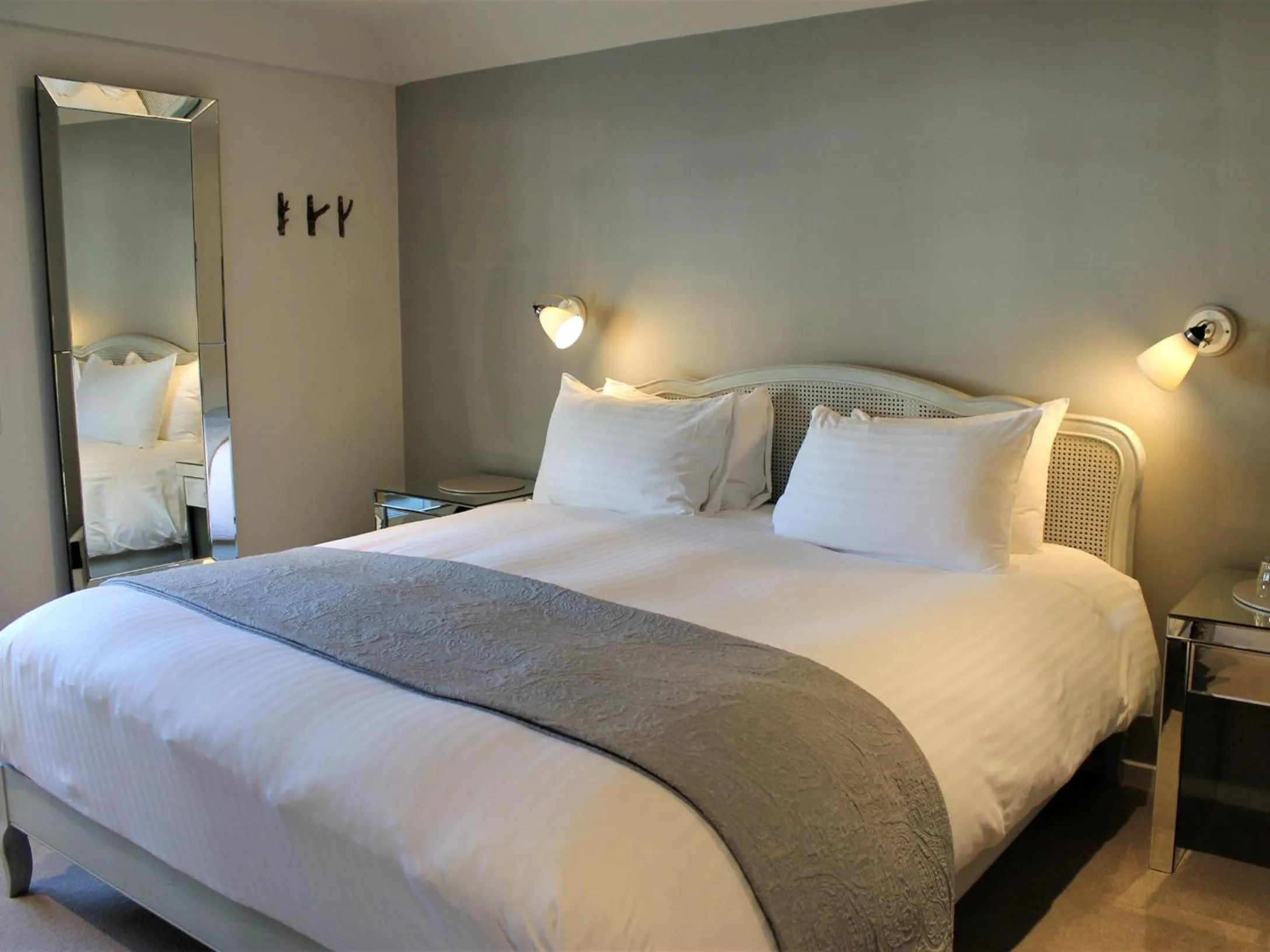 Photo of the whole room, Bed in The Ship Inn