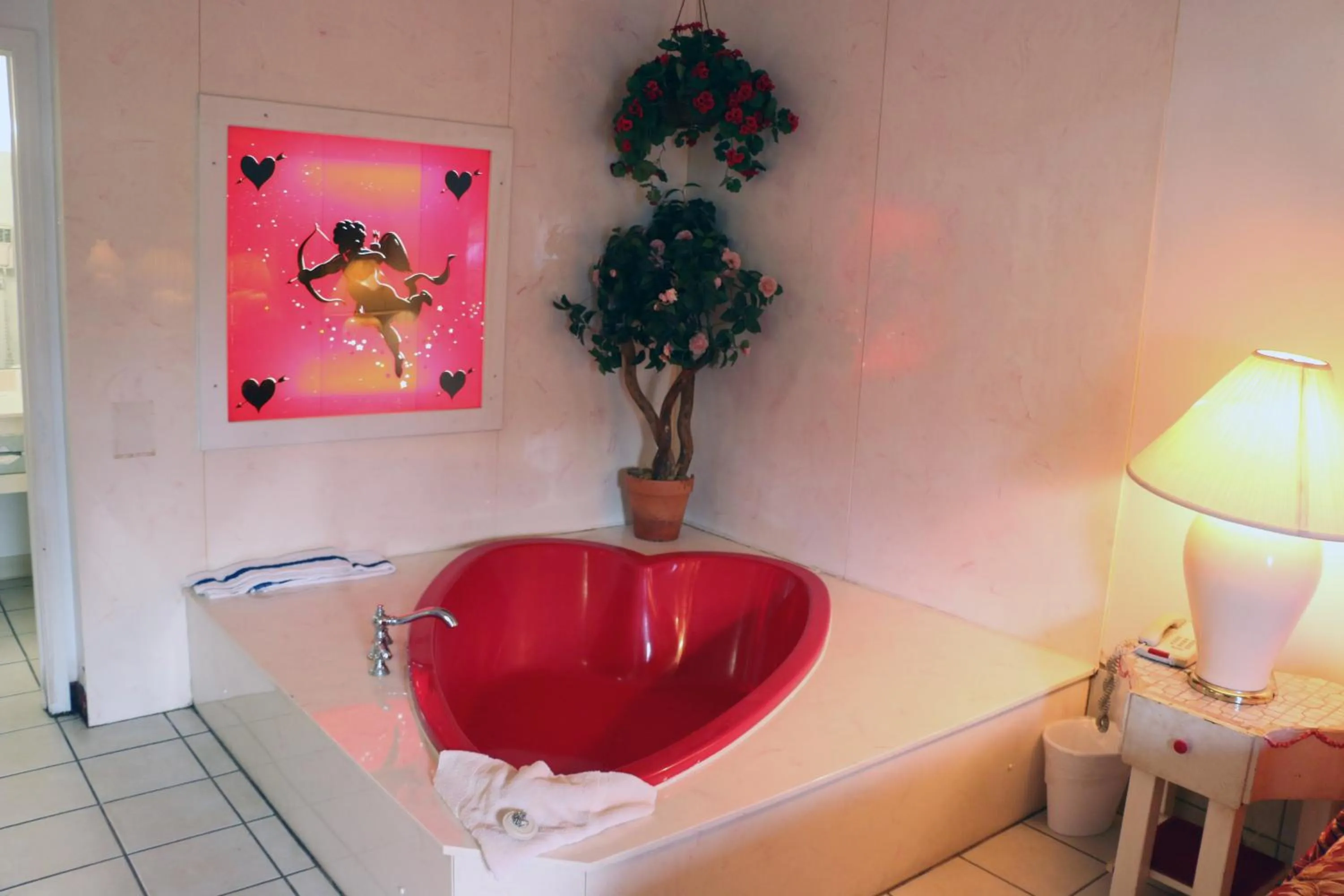 Bathroom in Bed Ford Inn