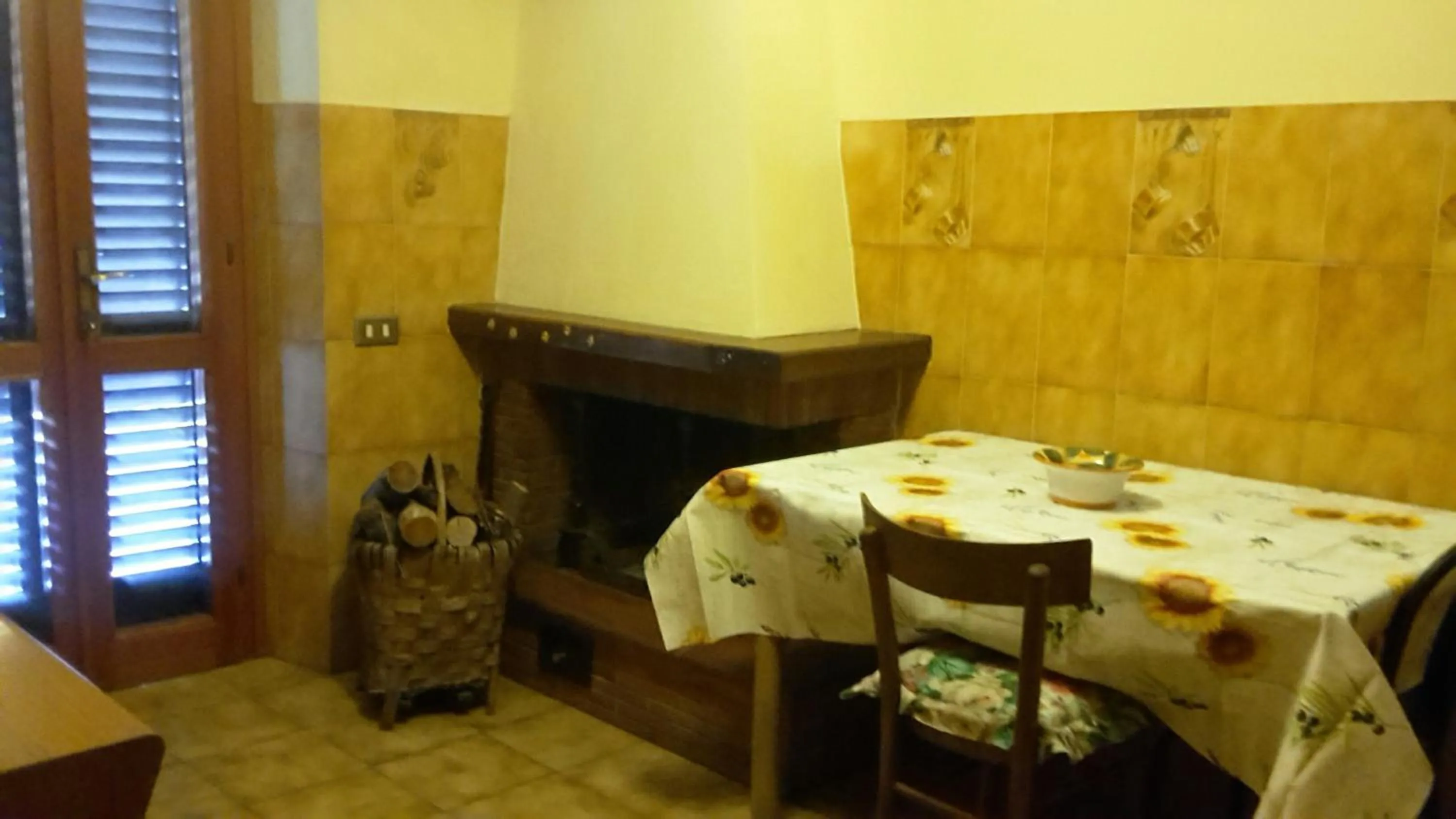 Communal kitchen in Gessy's