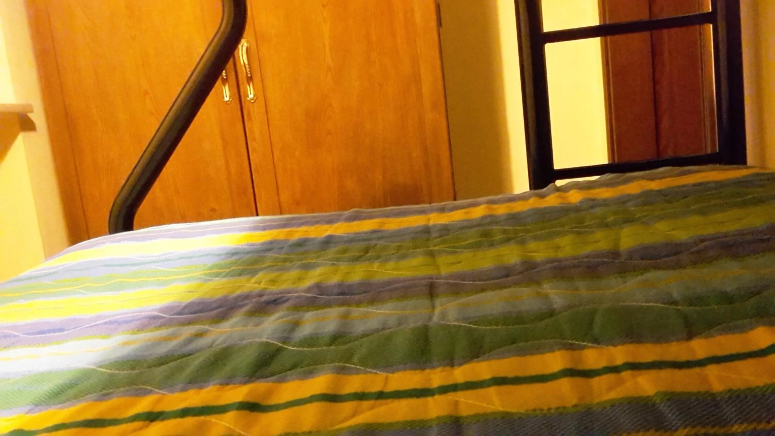 bunk bed, Bed in Gessy's