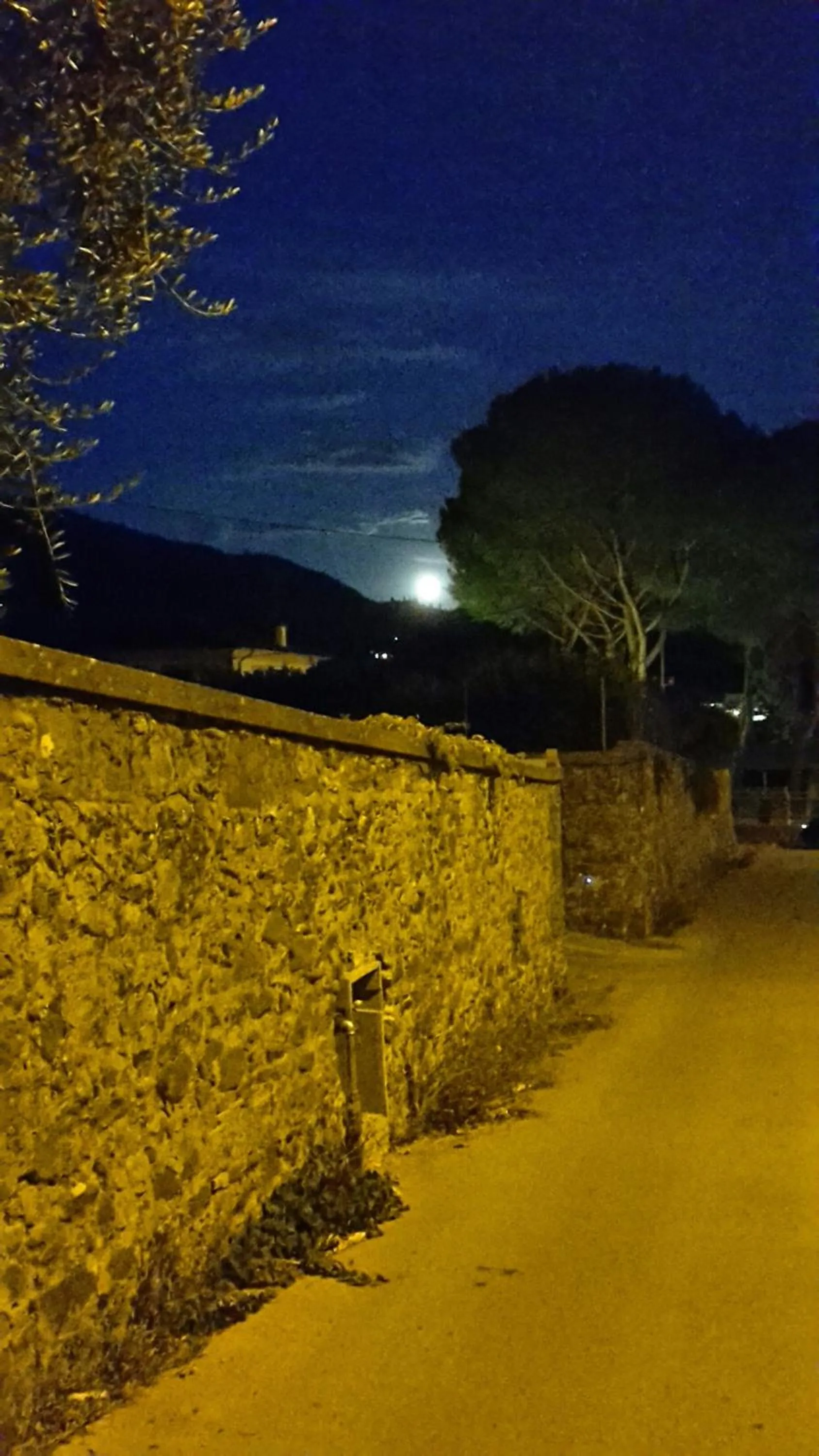 Neighbourhood in Gessy's