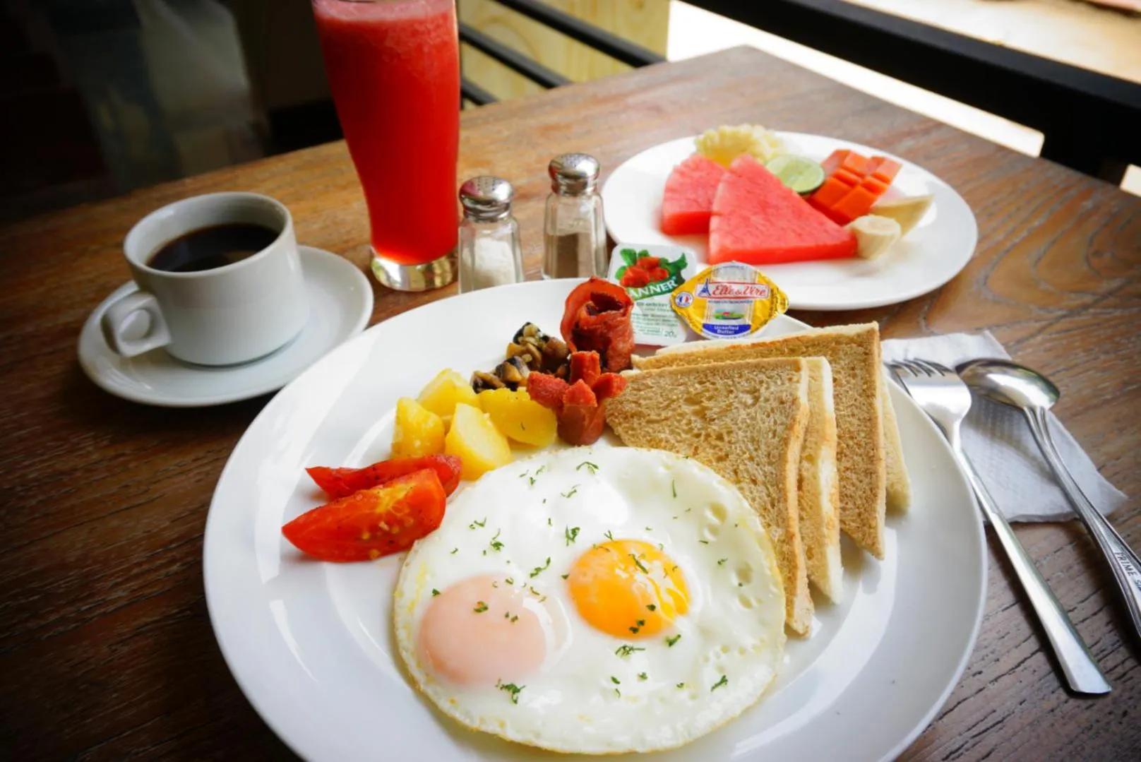 American breakfast in Taman Harum Cottages