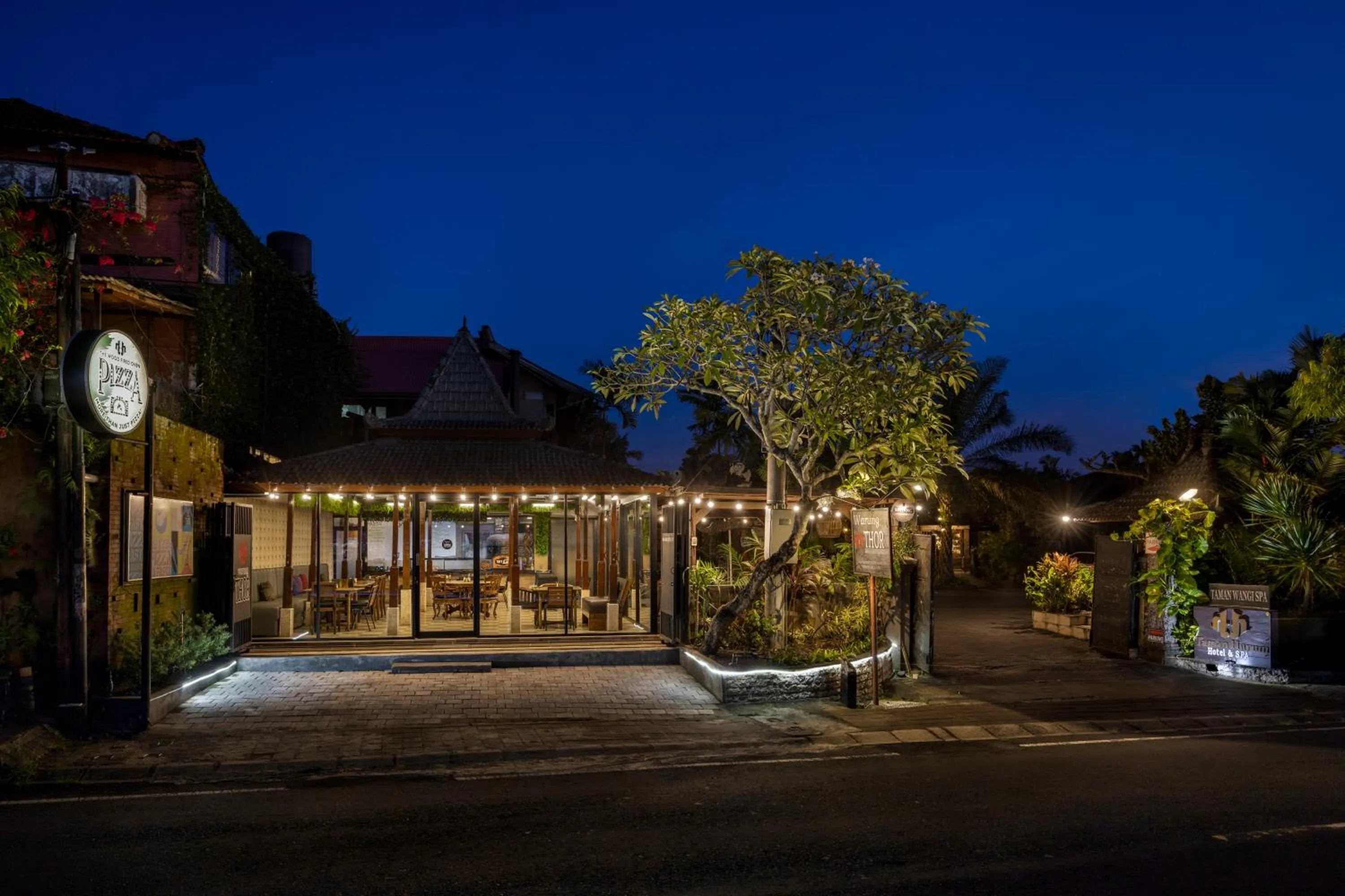 Restaurant/places to eat in Taman Harum Cottages