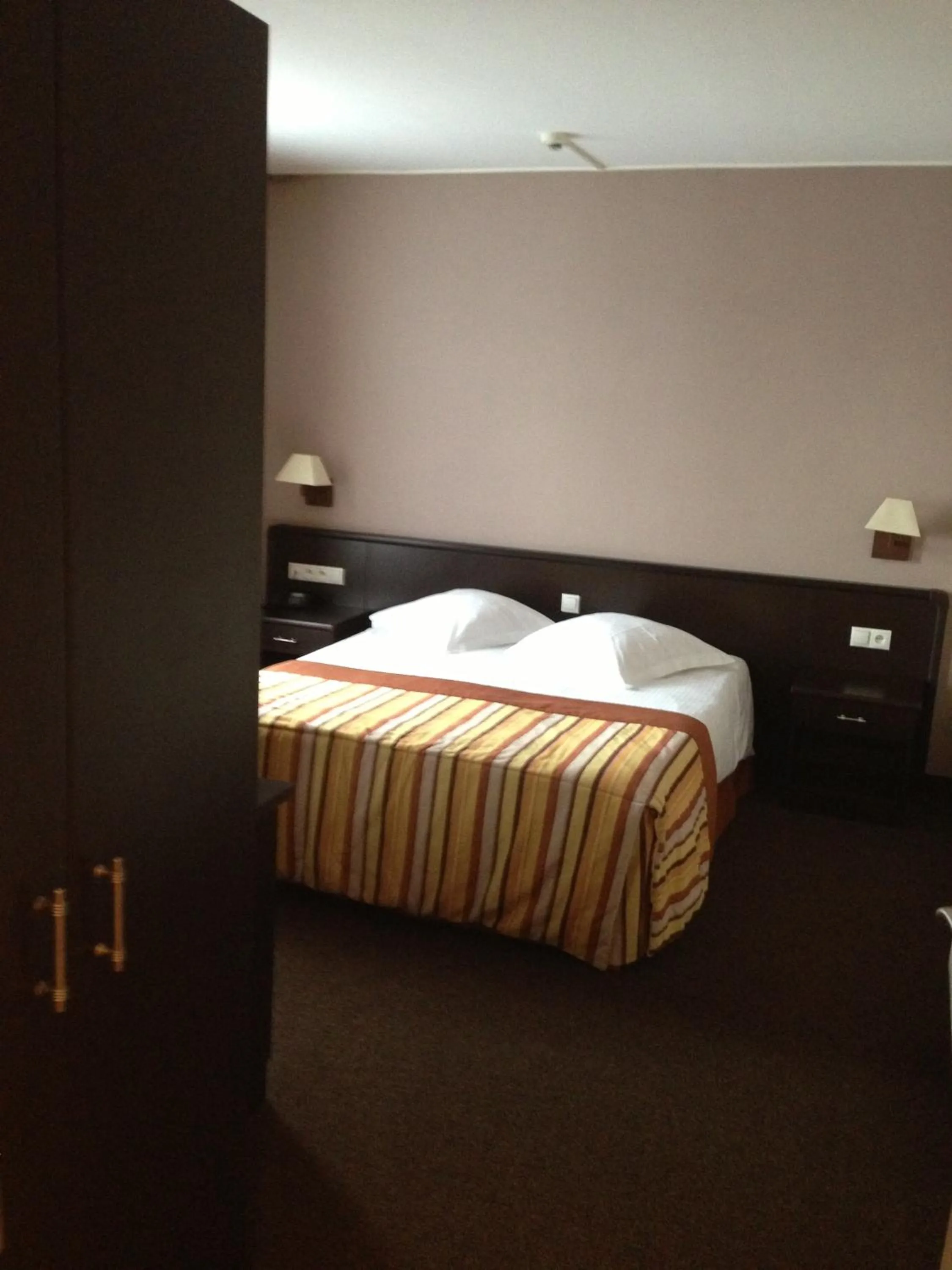 Bed in Hotel Giorgi et logements insolites-jacuzzi privé