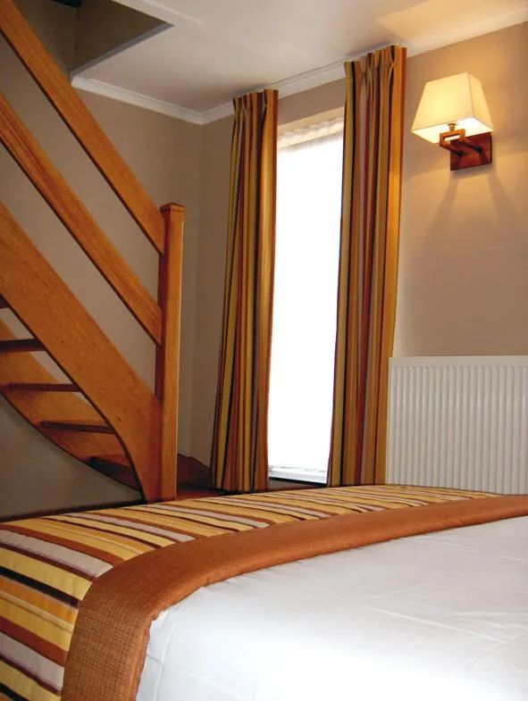 Bed in Hotel Giorgi et logements insolites-jacuzzi privé