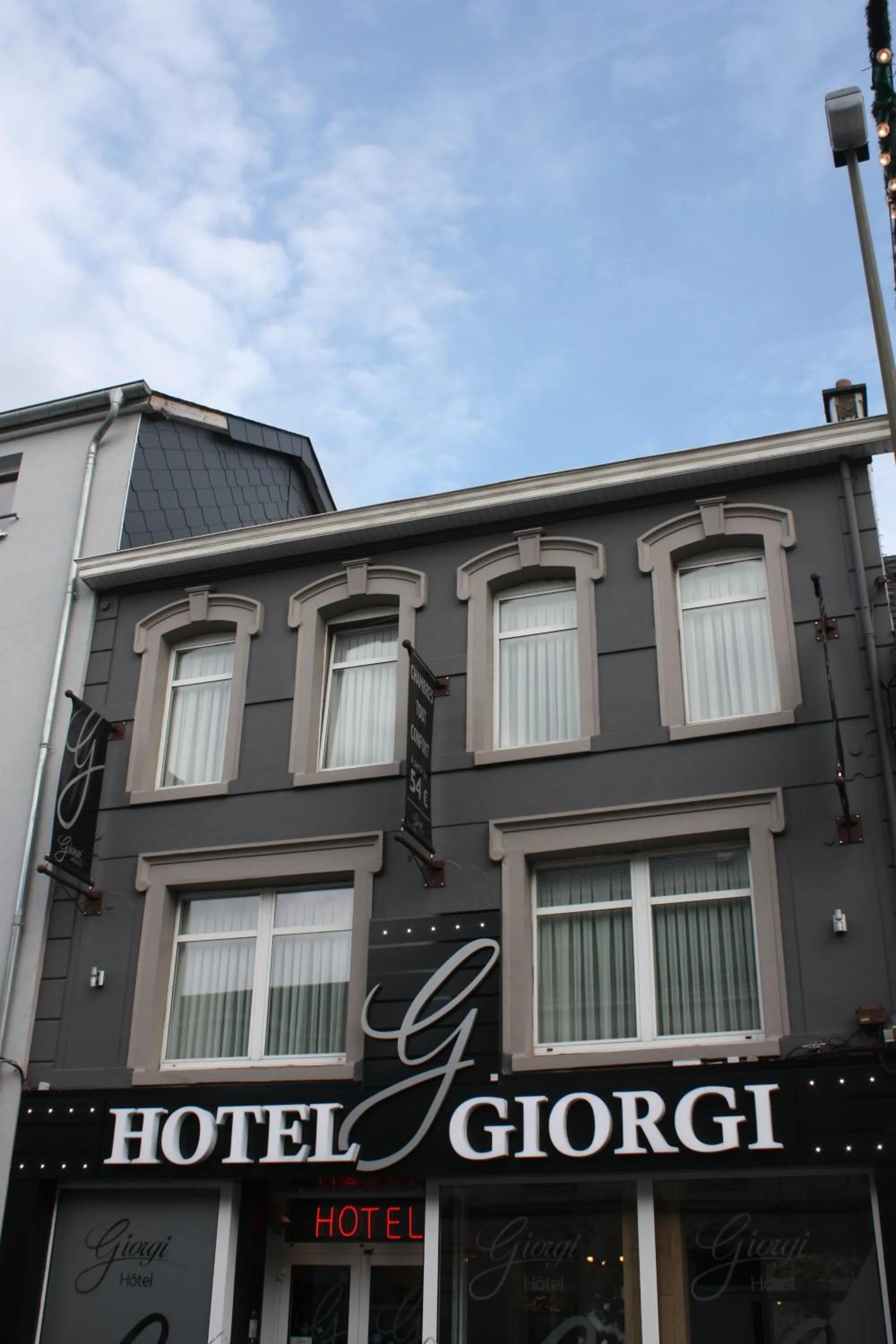 Photo of the whole room in Hotel Giorgi et logements insolites-jacuzzi privé