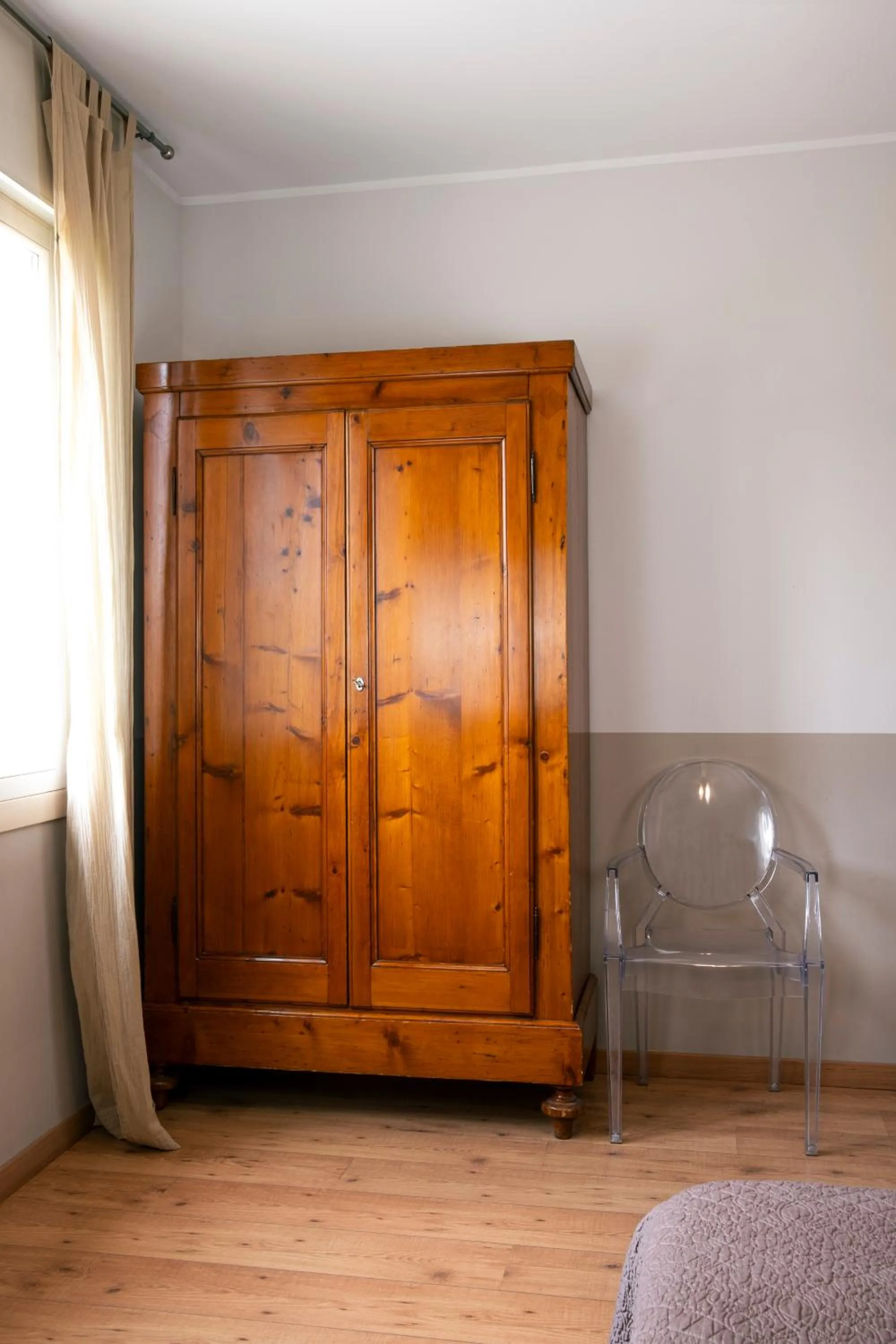 wardrobe in Hotel Volta