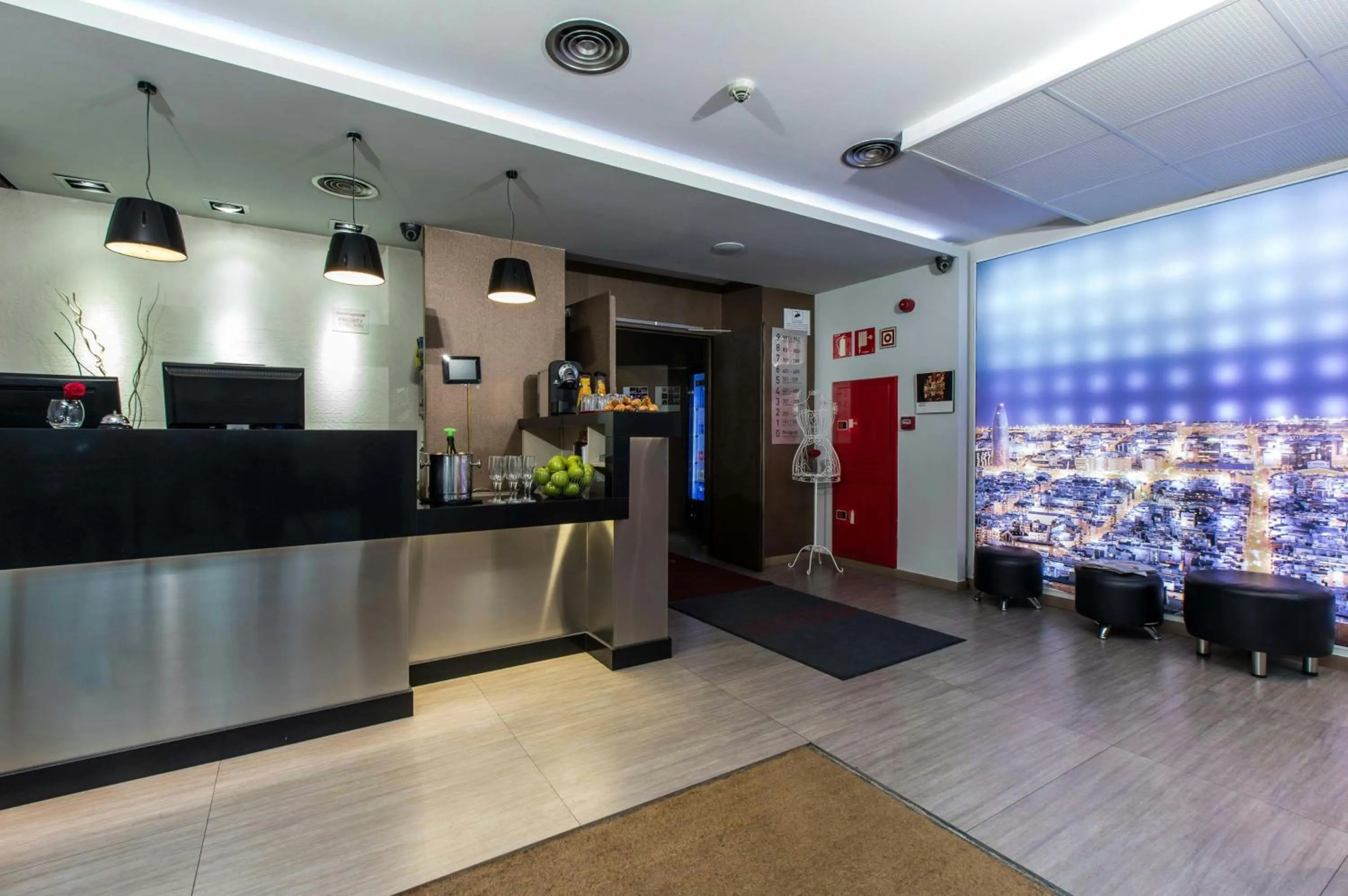 Lobby or reception in Leonardo Boutique Hotel Barcelona Sagrada Familia