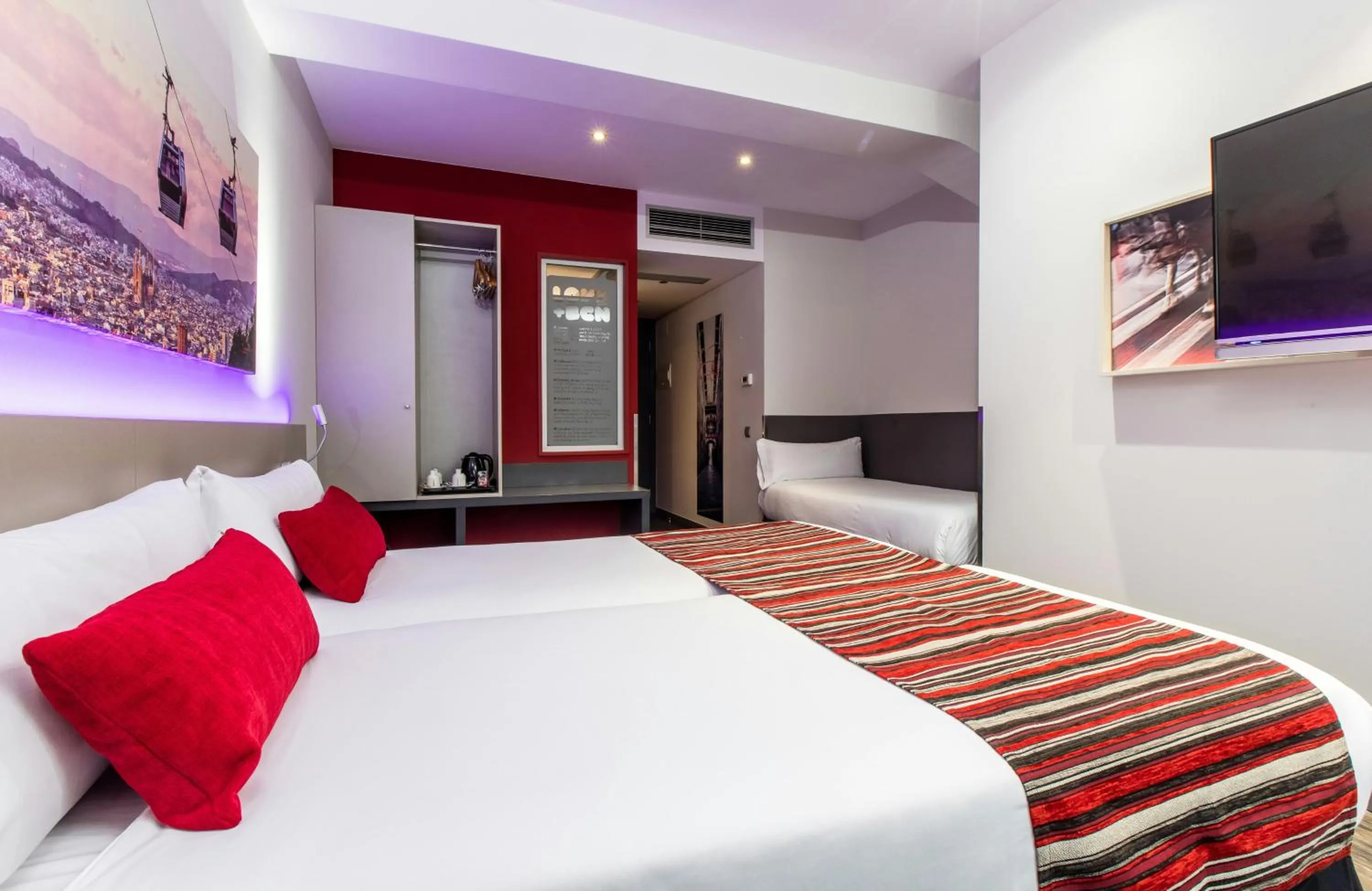 Photo of the whole room, Bed in Leonardo Boutique Hotel Barcelona Sagrada Familia