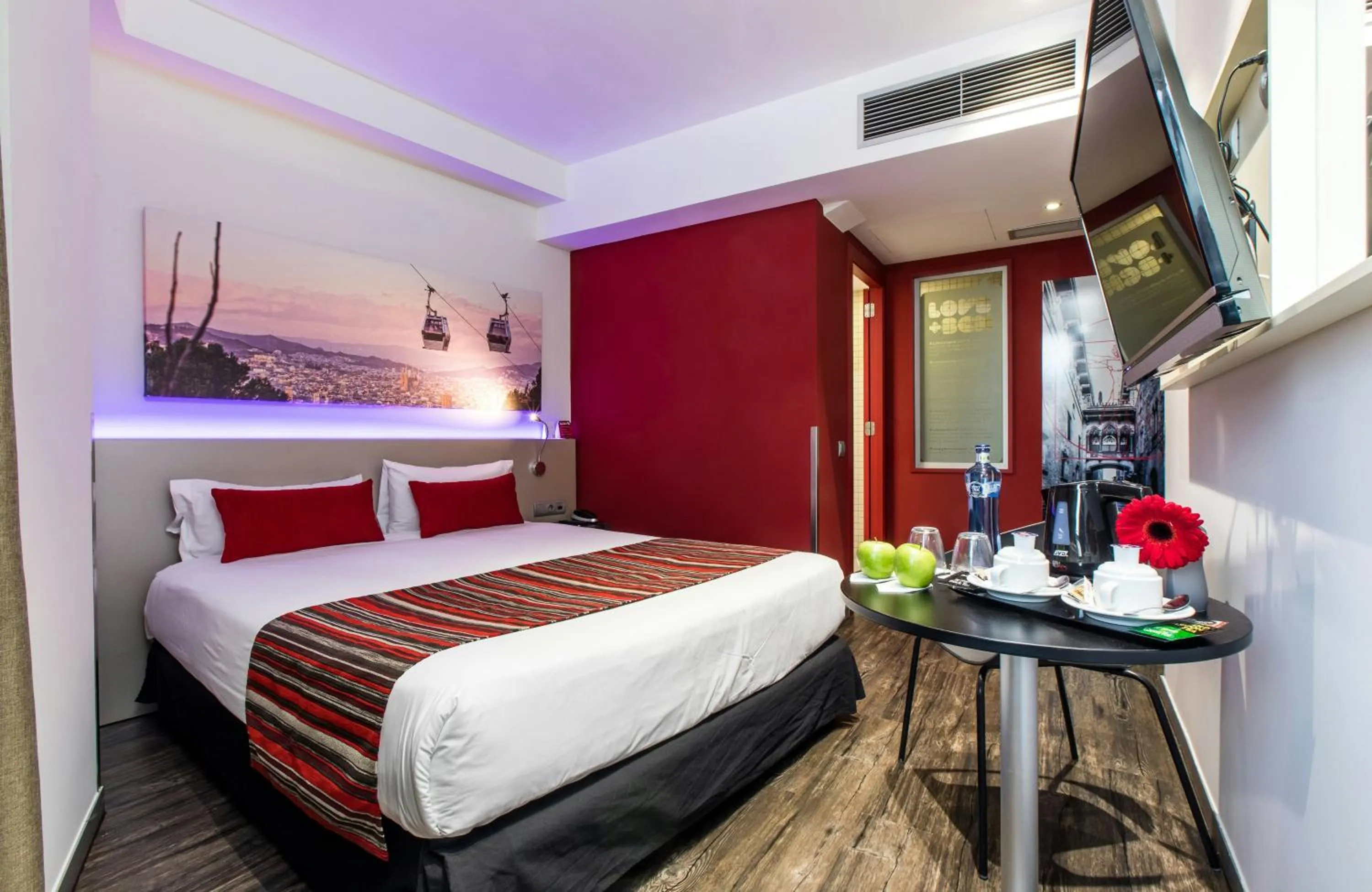 Photo of the whole room, Bed in Leonardo Boutique Hotel Barcelona Sagrada Familia