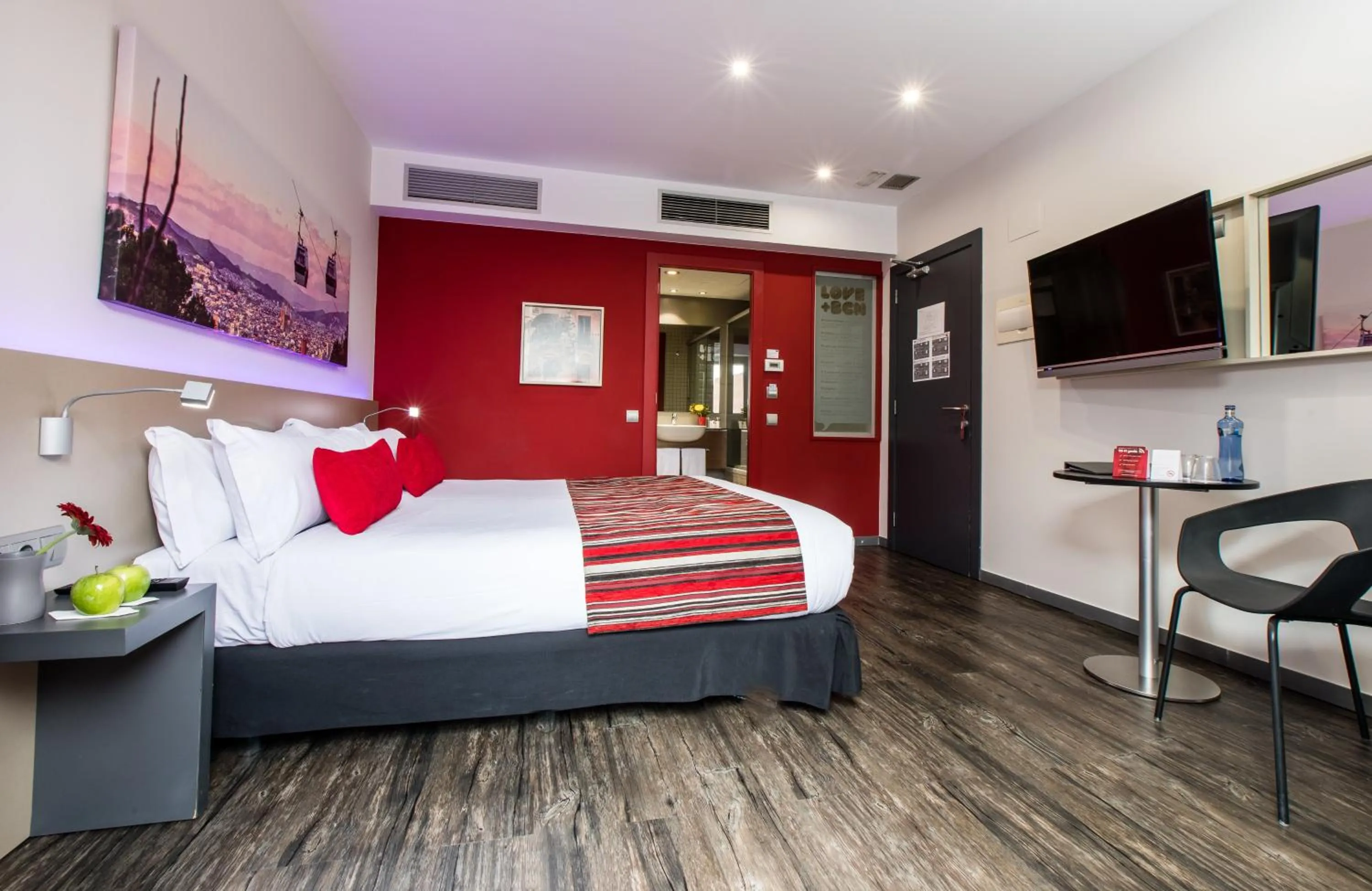 Photo of the whole room, Bed in Leonardo Boutique Hotel Barcelona Sagrada Familia