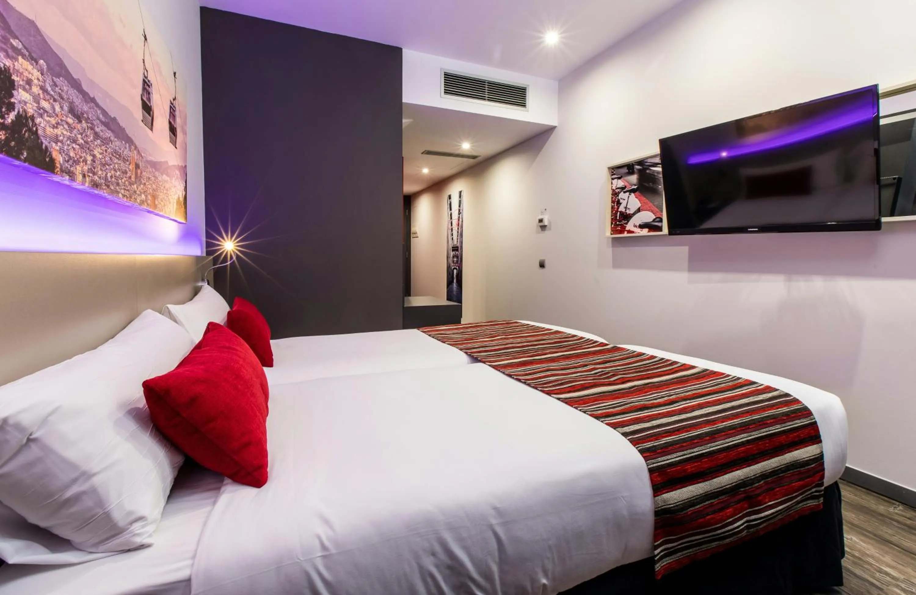 Photo of the whole room, Bed in Leonardo Boutique Hotel Barcelona Sagrada Familia