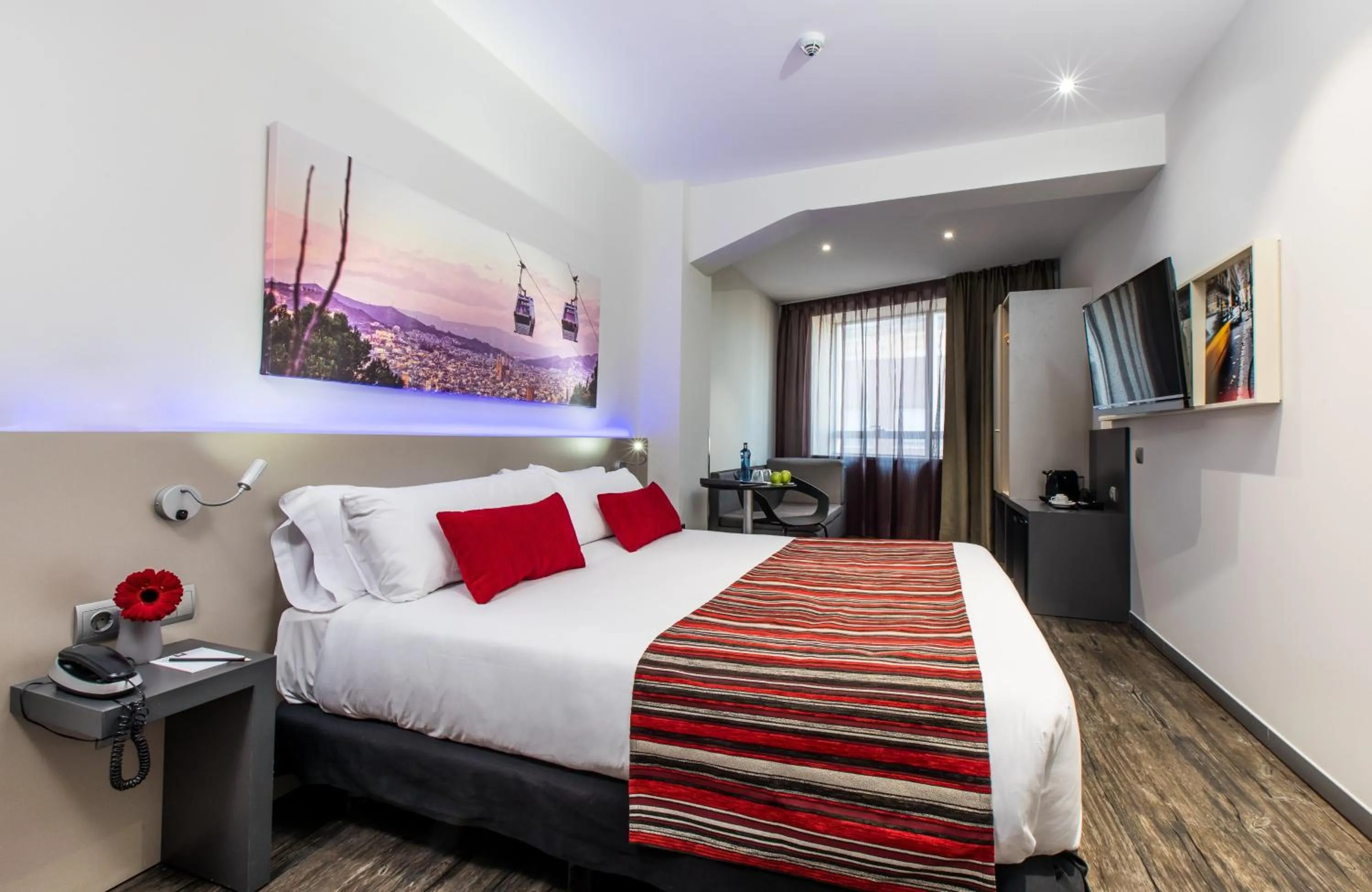 Bedroom, Bed in Leonardo Boutique Hotel Barcelona Sagrada Familia