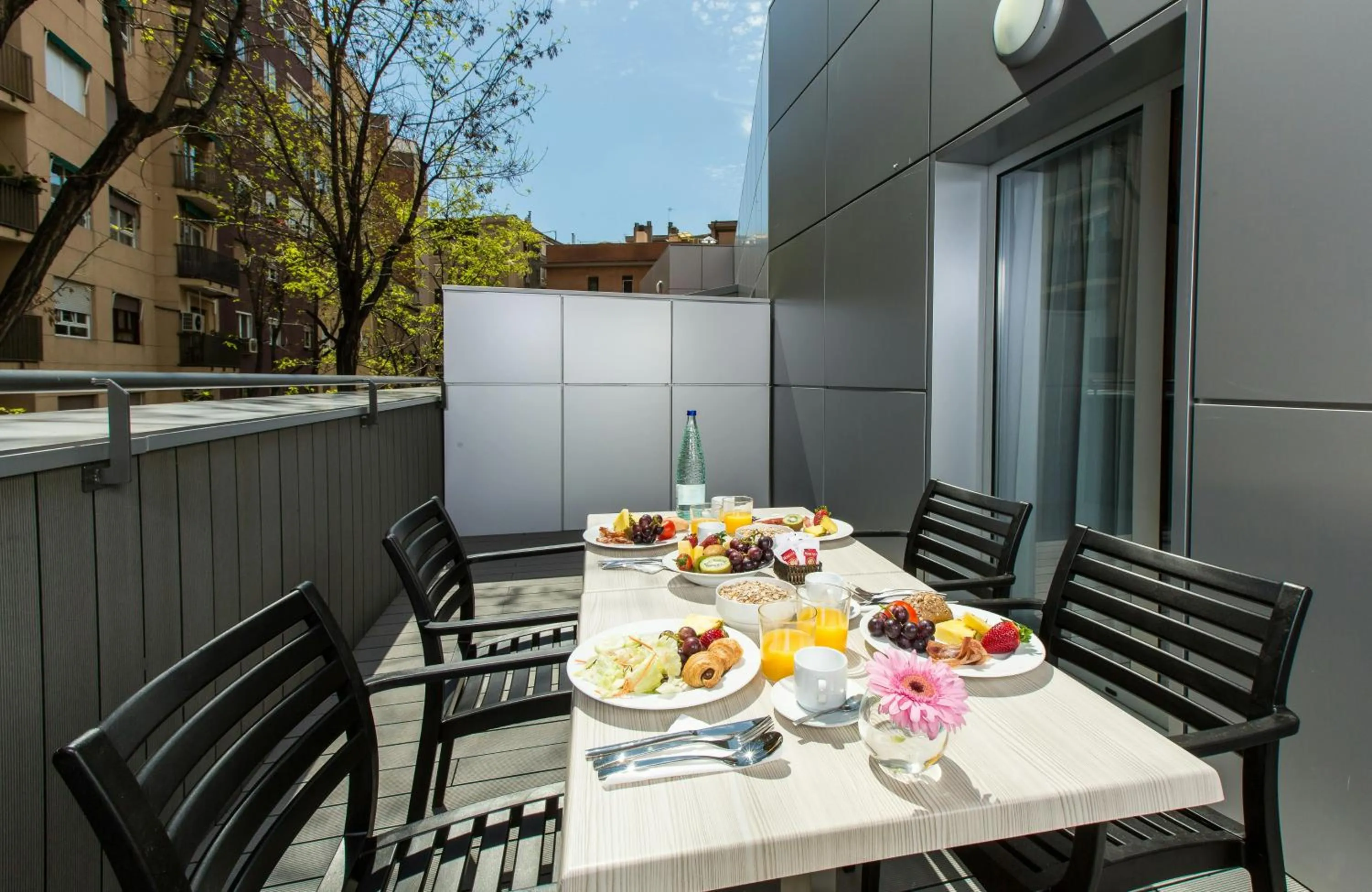 Photo of the whole room in Leonardo Boutique Hotel Barcelona Sagrada Familia