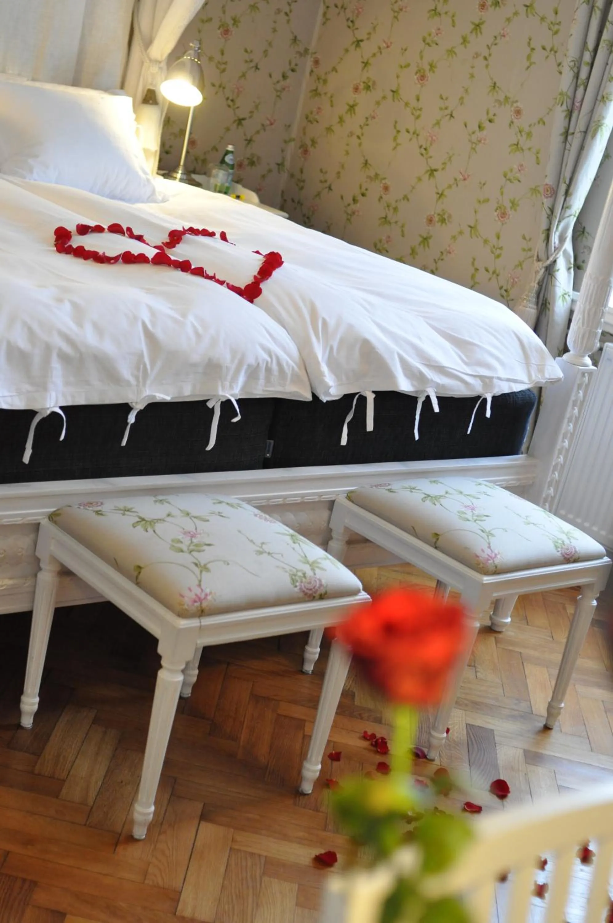 Decorative detail, Bed in Annas Hotell