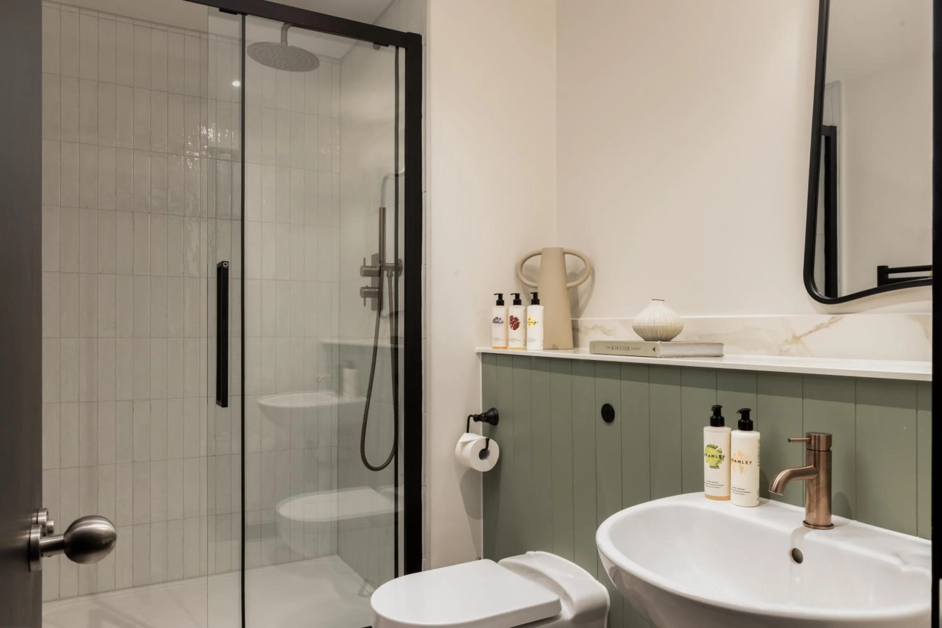 Shower in Native Kings Wardrobe, St Pauls