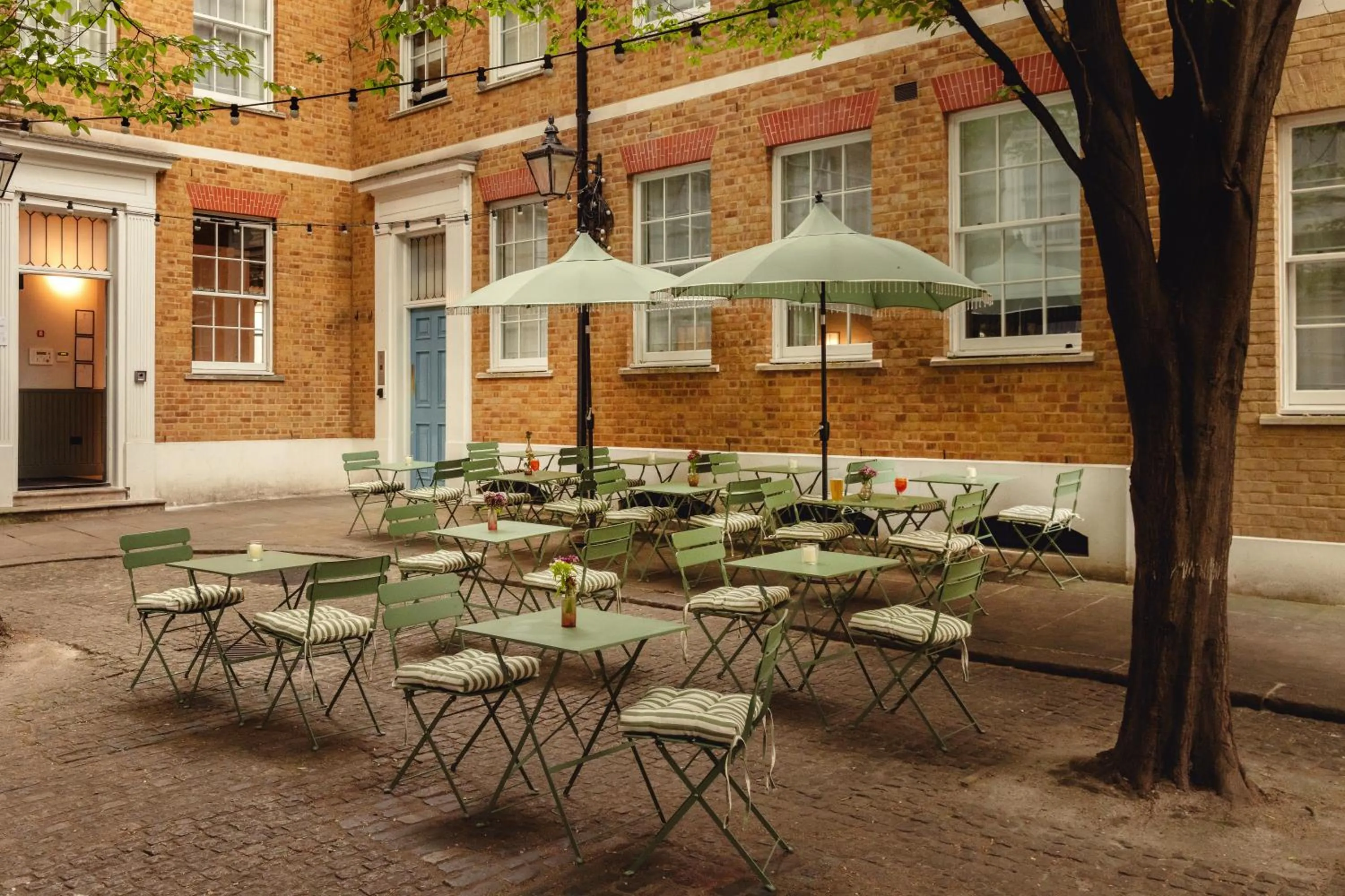 Restaurant/places to eat in Native Kings Wardrobe, St Pauls