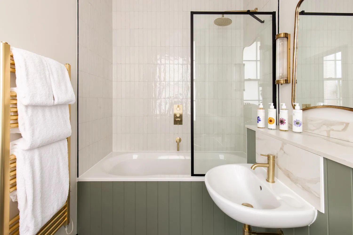 Bathroom in Native Kings Wardrobe, St Pauls