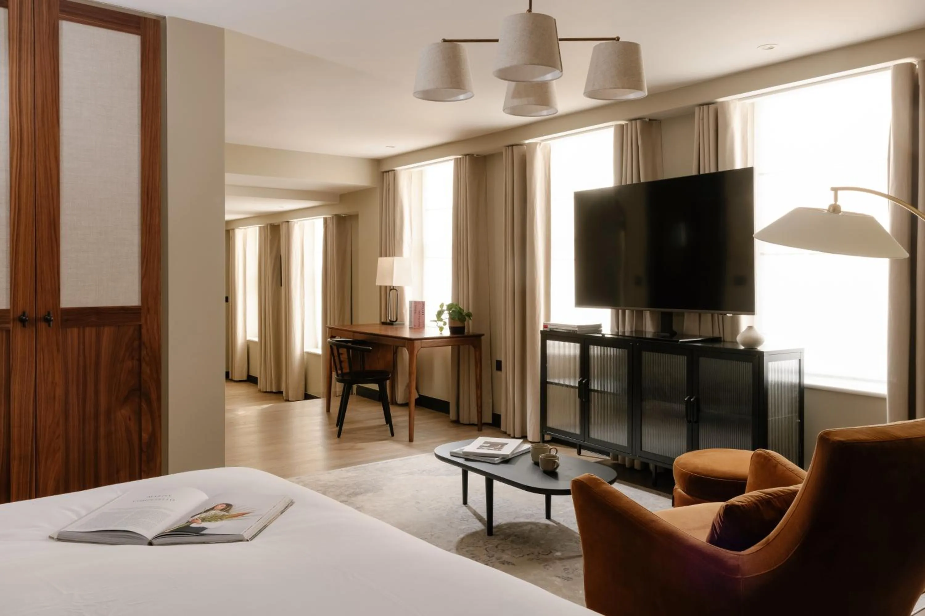 Bed in Native Kings Wardrobe, St Pauls