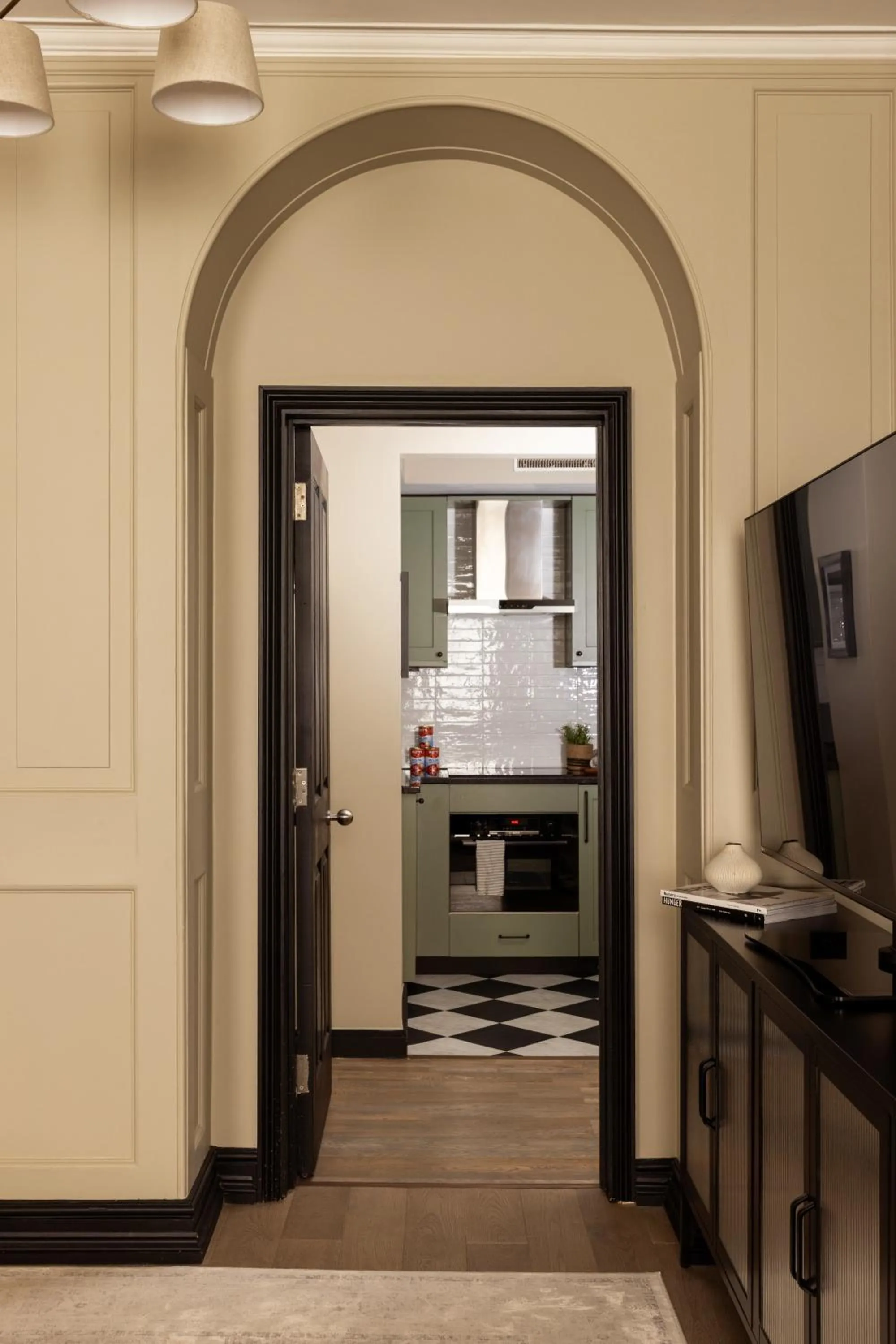 TV and multimedia in Native Kings Wardrobe, St Pauls