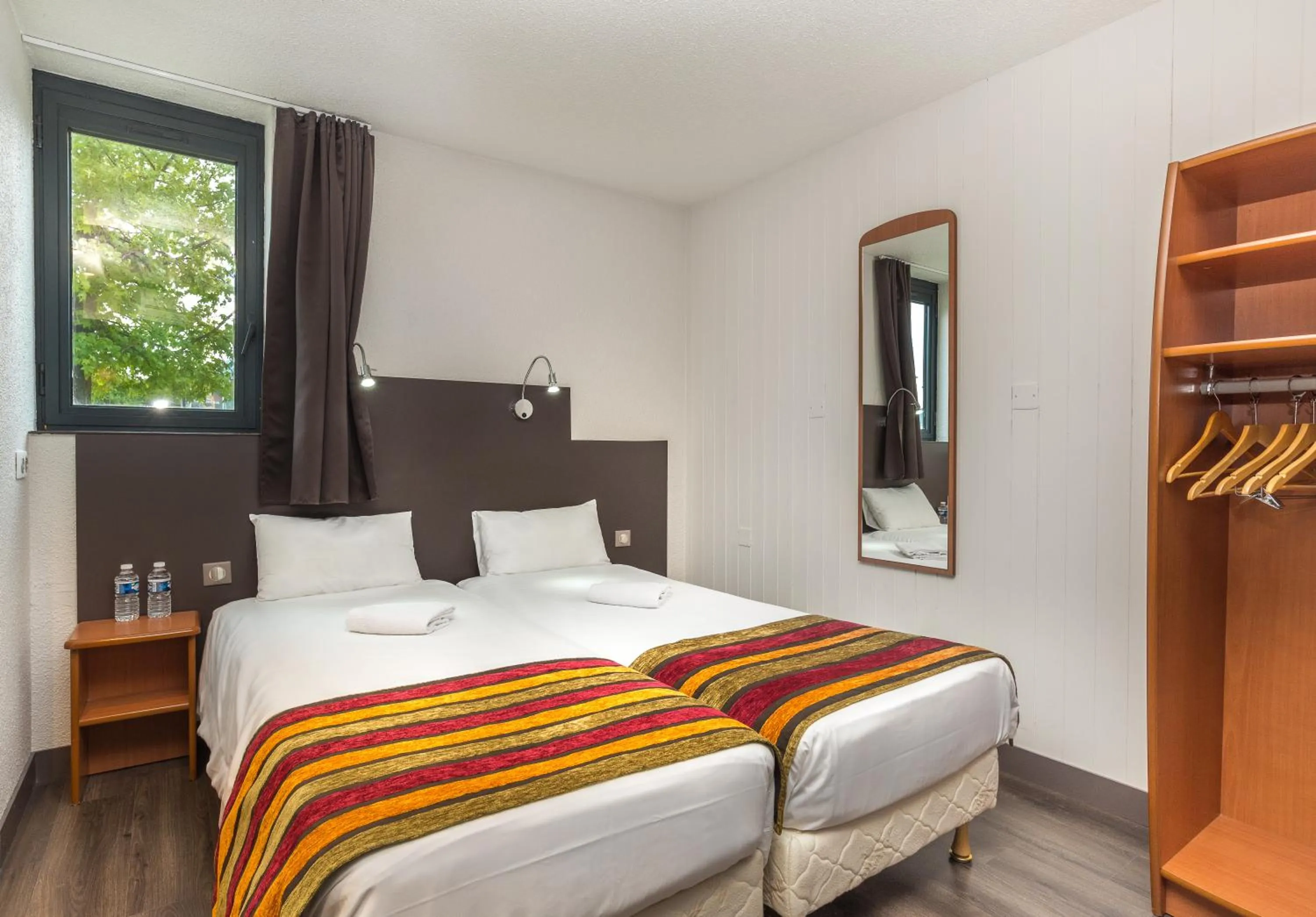 Bedroom, Bed in Brit Hotel Chambery