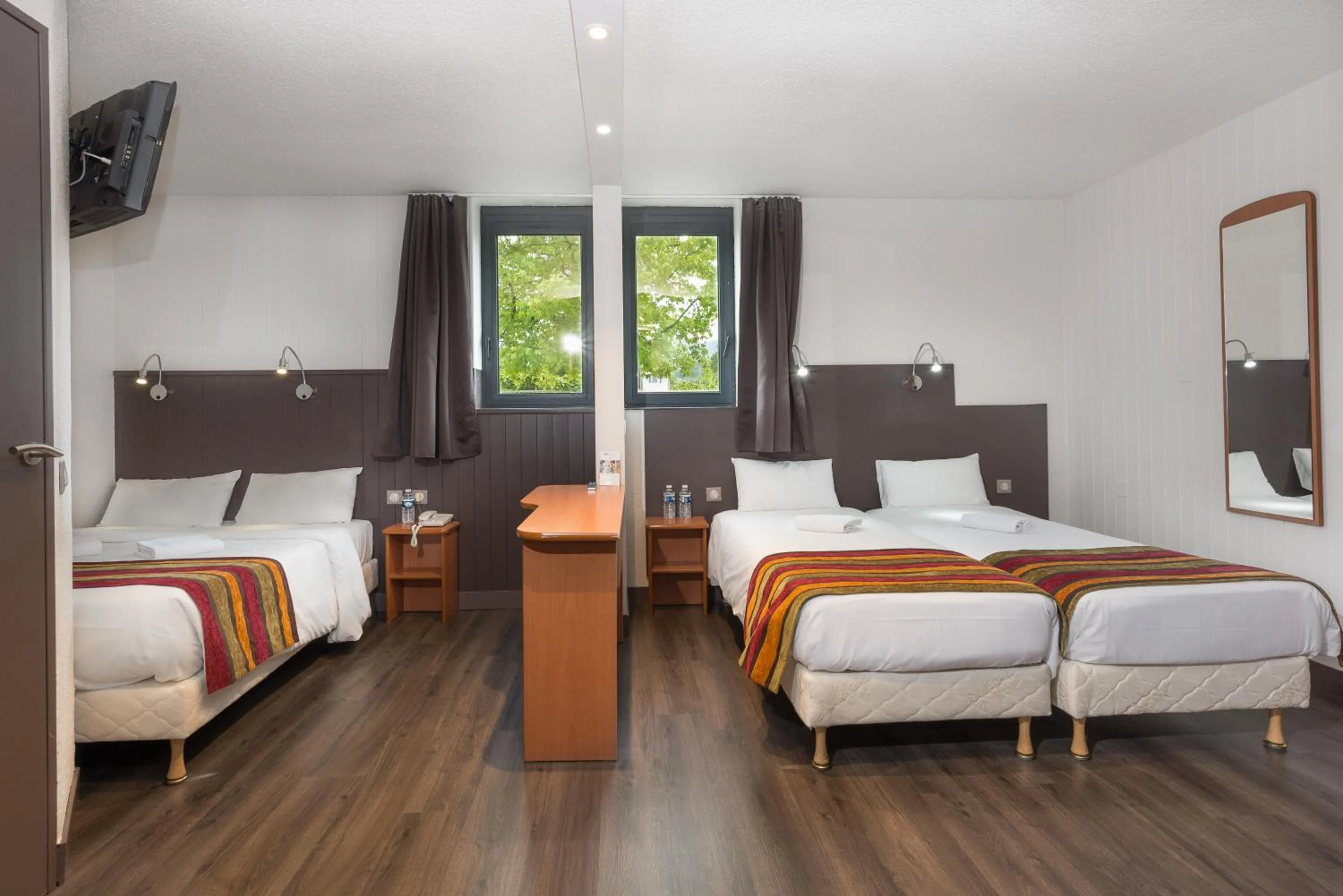 Bedroom, Bed in Brit Hotel Chambery