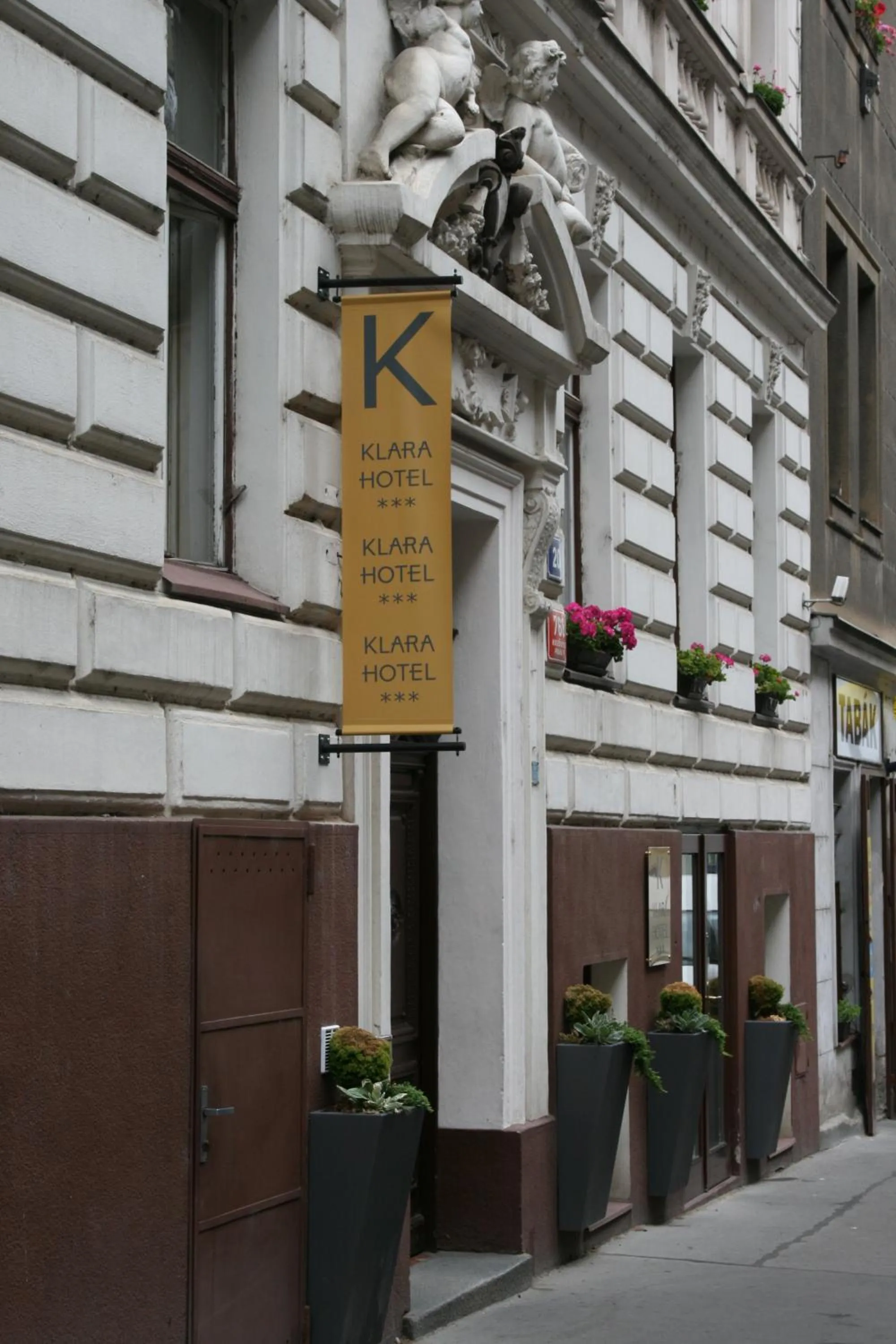 Facade/entrance in Hotel Klara