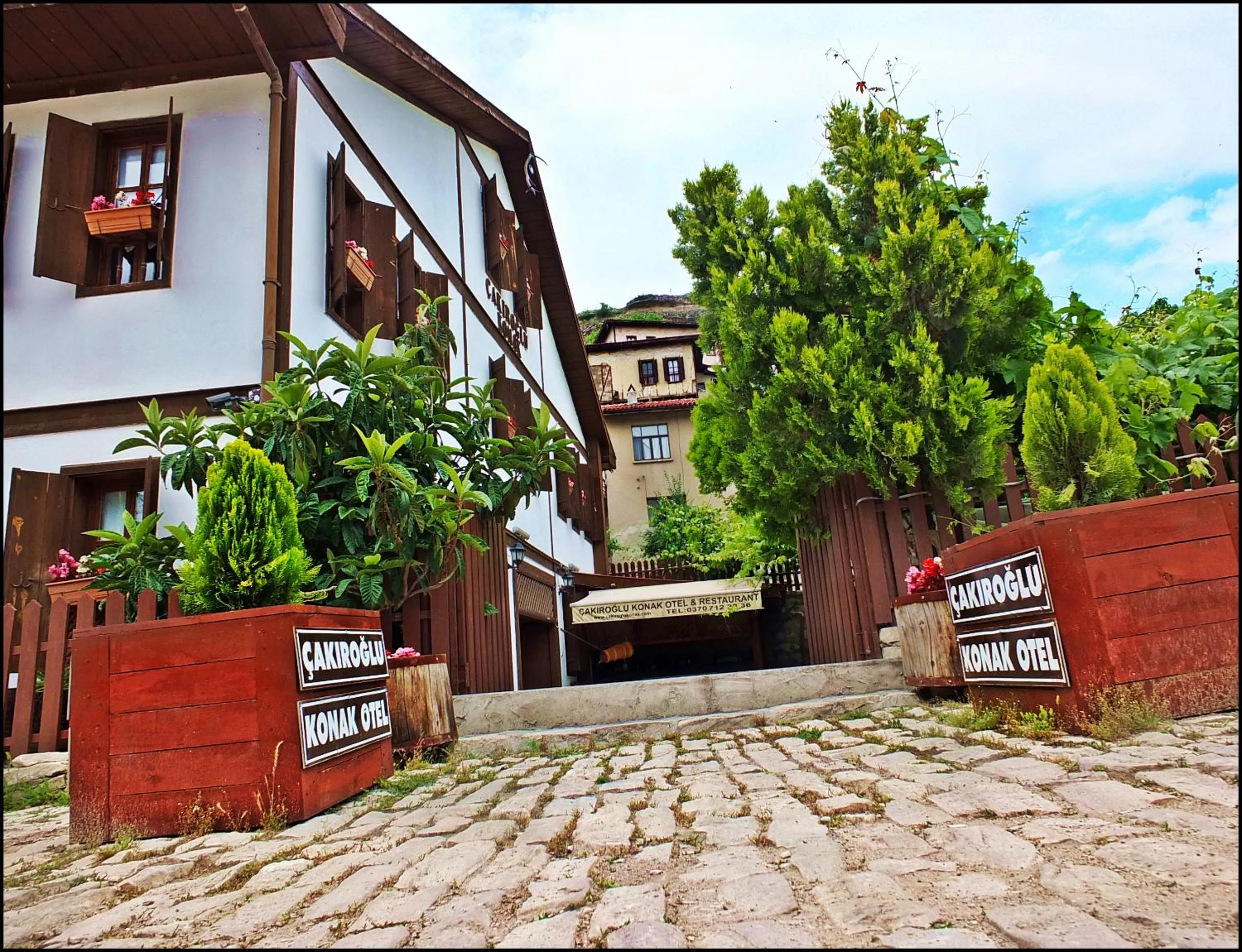 Property building in Cakiroglu Konak