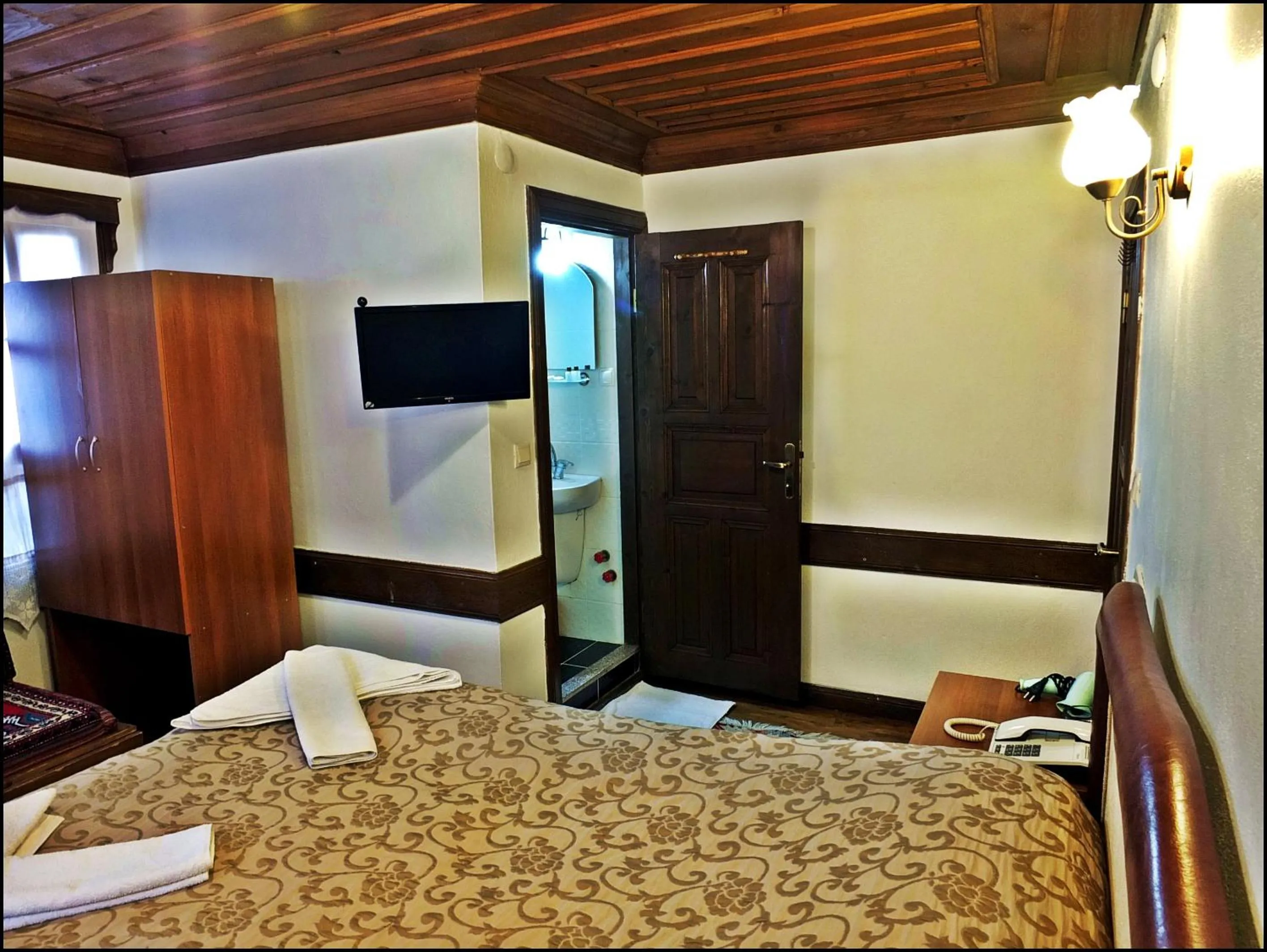 Bed in Cakiroglu Konak