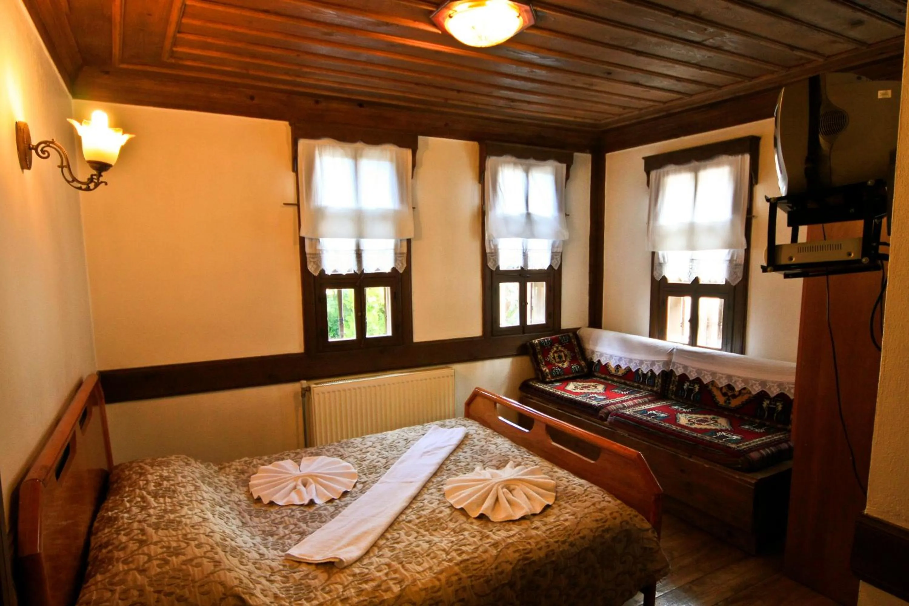 Bed in Cakiroglu Konak