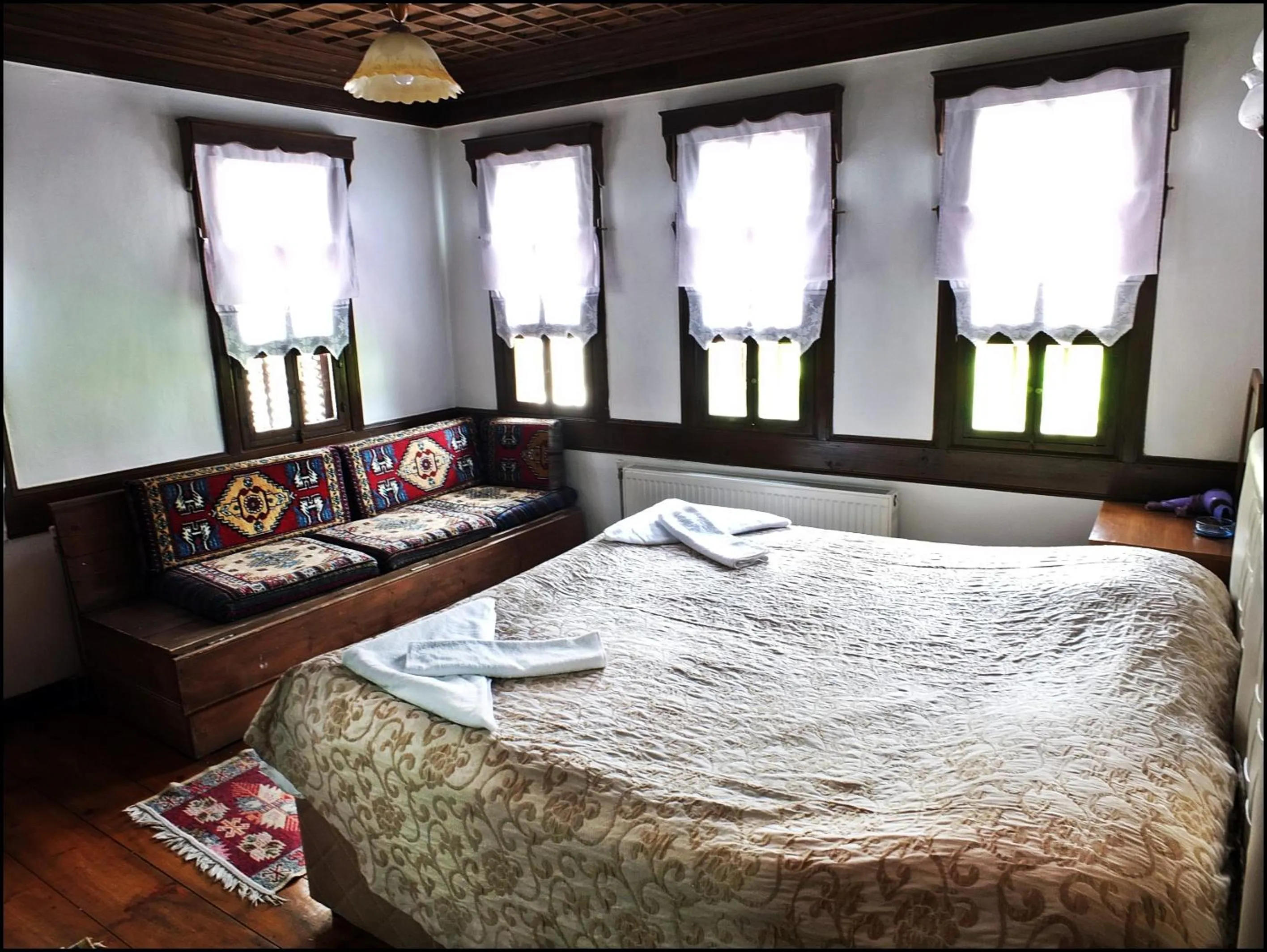 Bed in Cakiroglu Konak