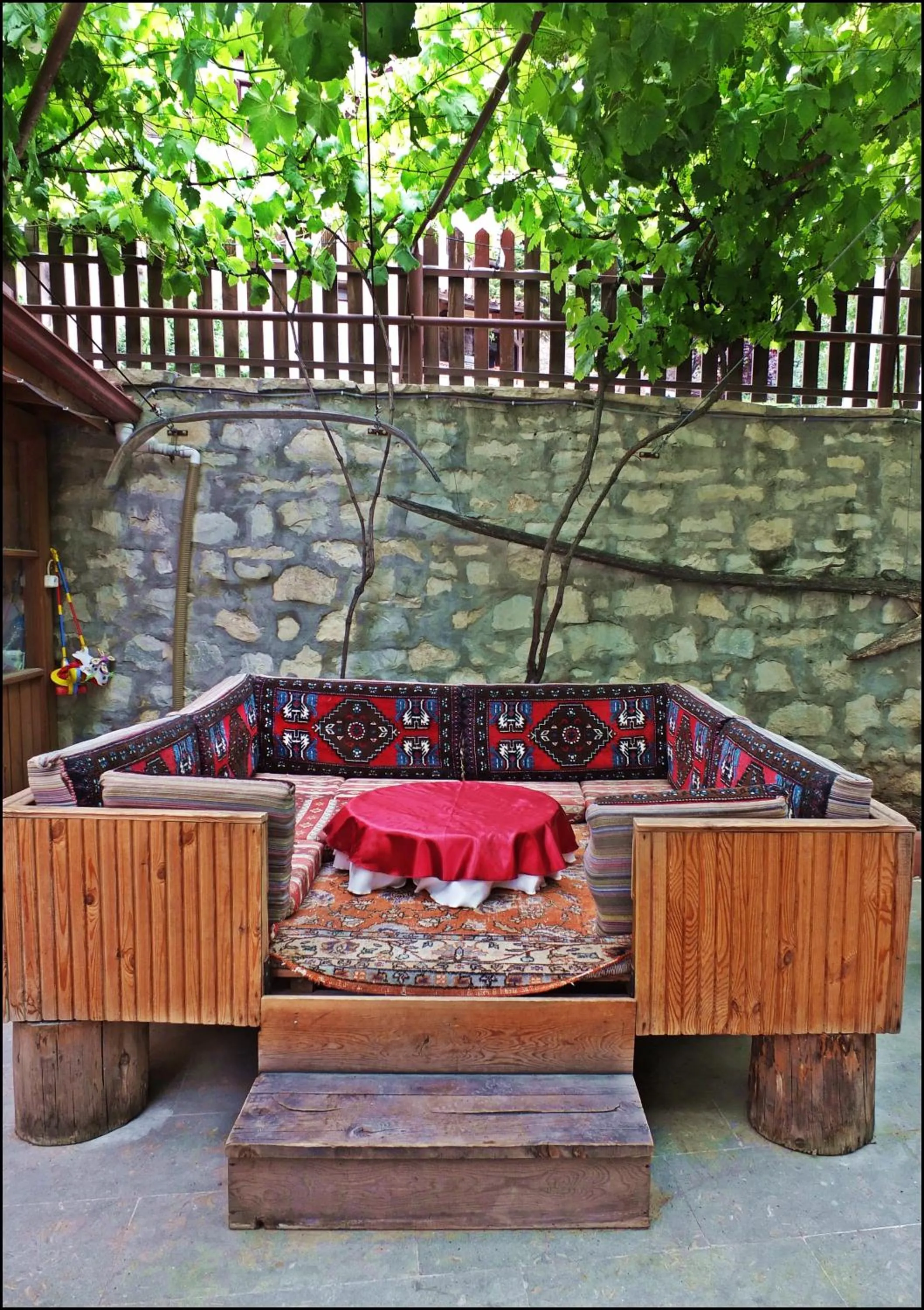 Property building in Cakiroglu Konak