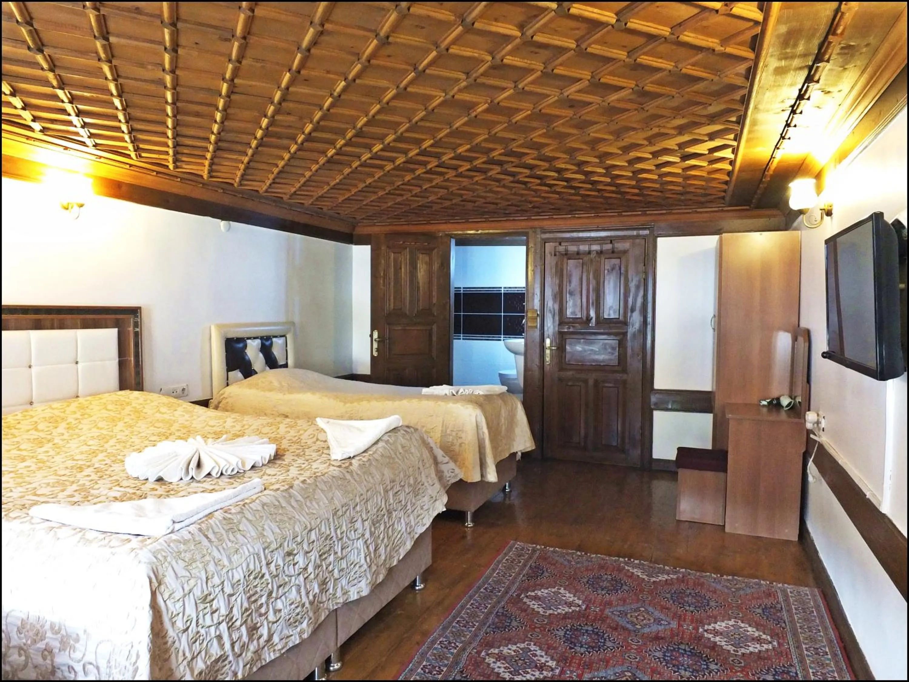 Bed in Cakiroglu Konak