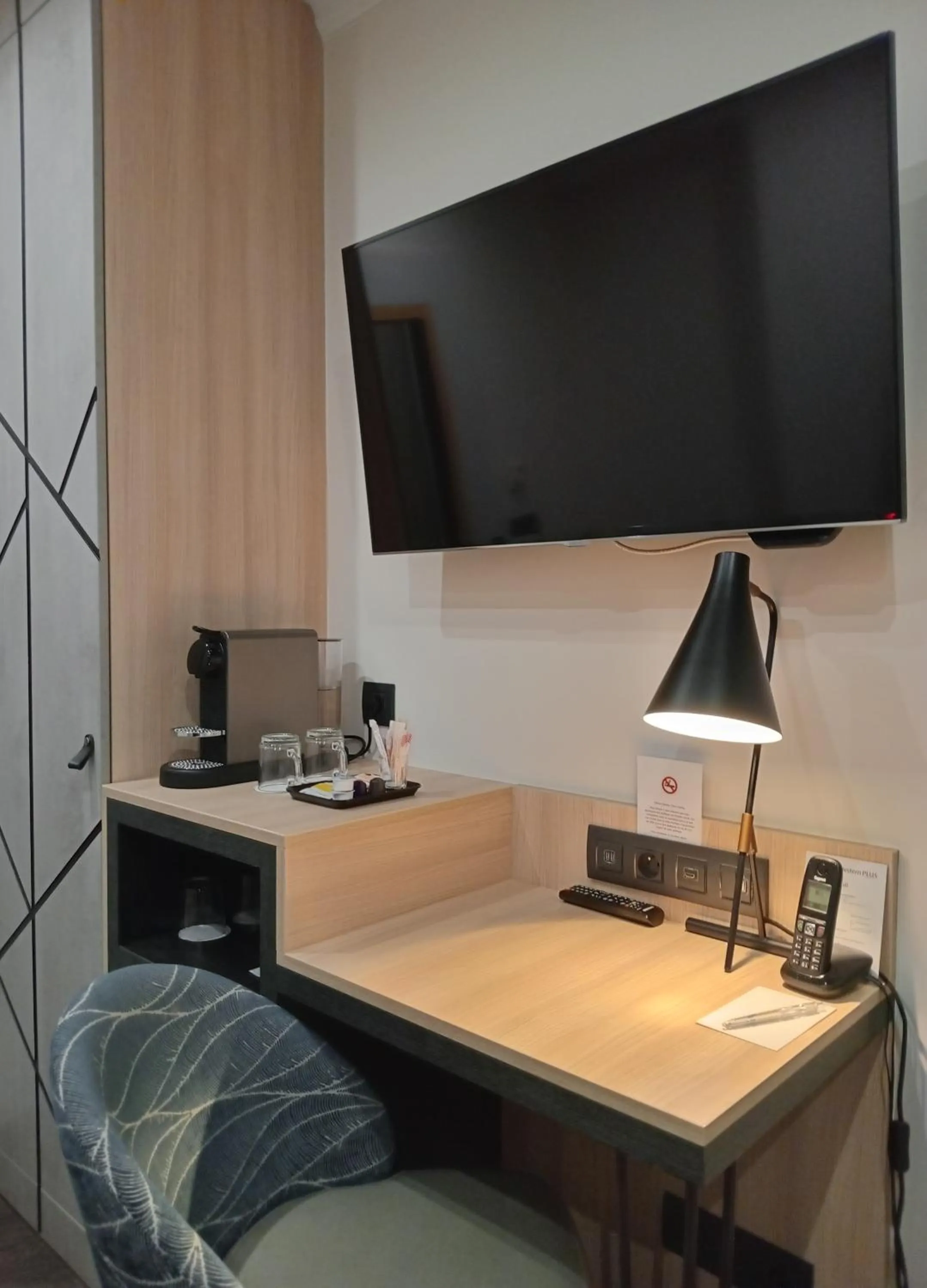 Coffee/tea facilities in Best Western Plus Opéra Batignolles