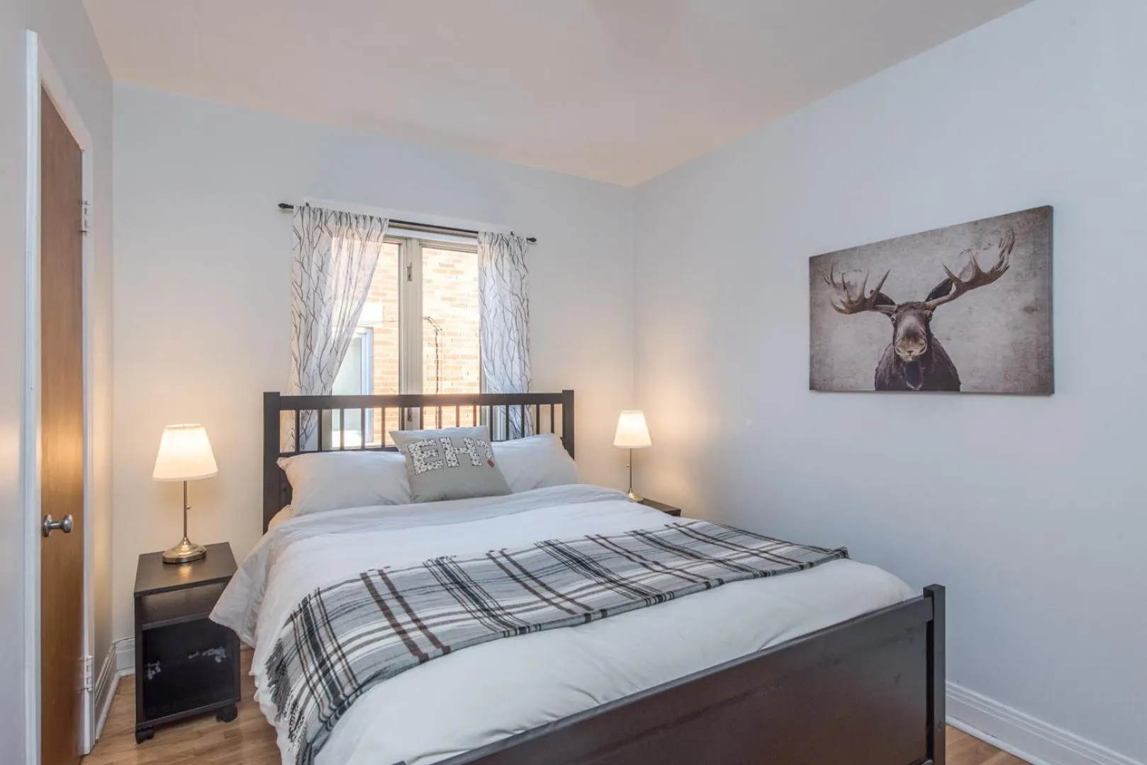 Bed in Gite du Survenant Montreal