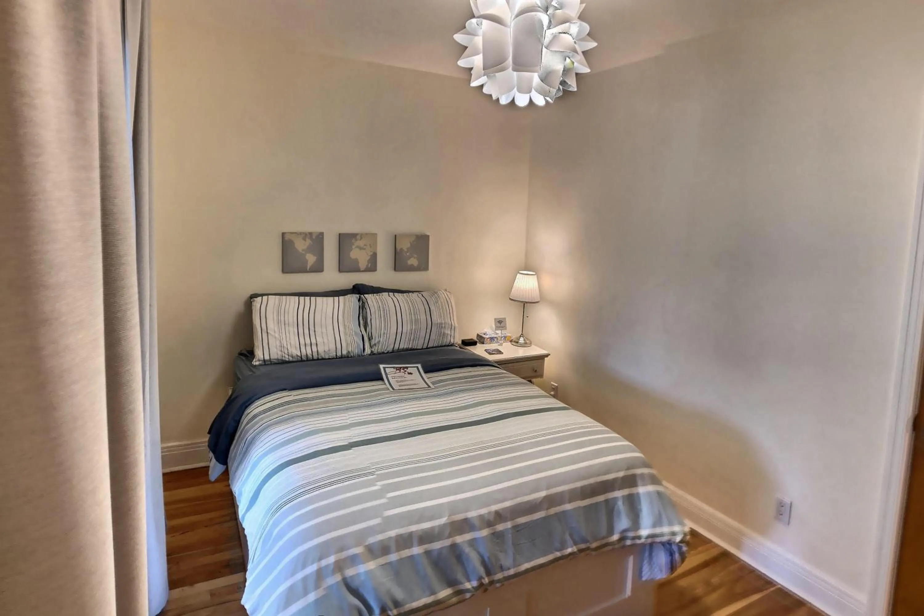 Bedroom, Bed in Gite du Survenant Montreal