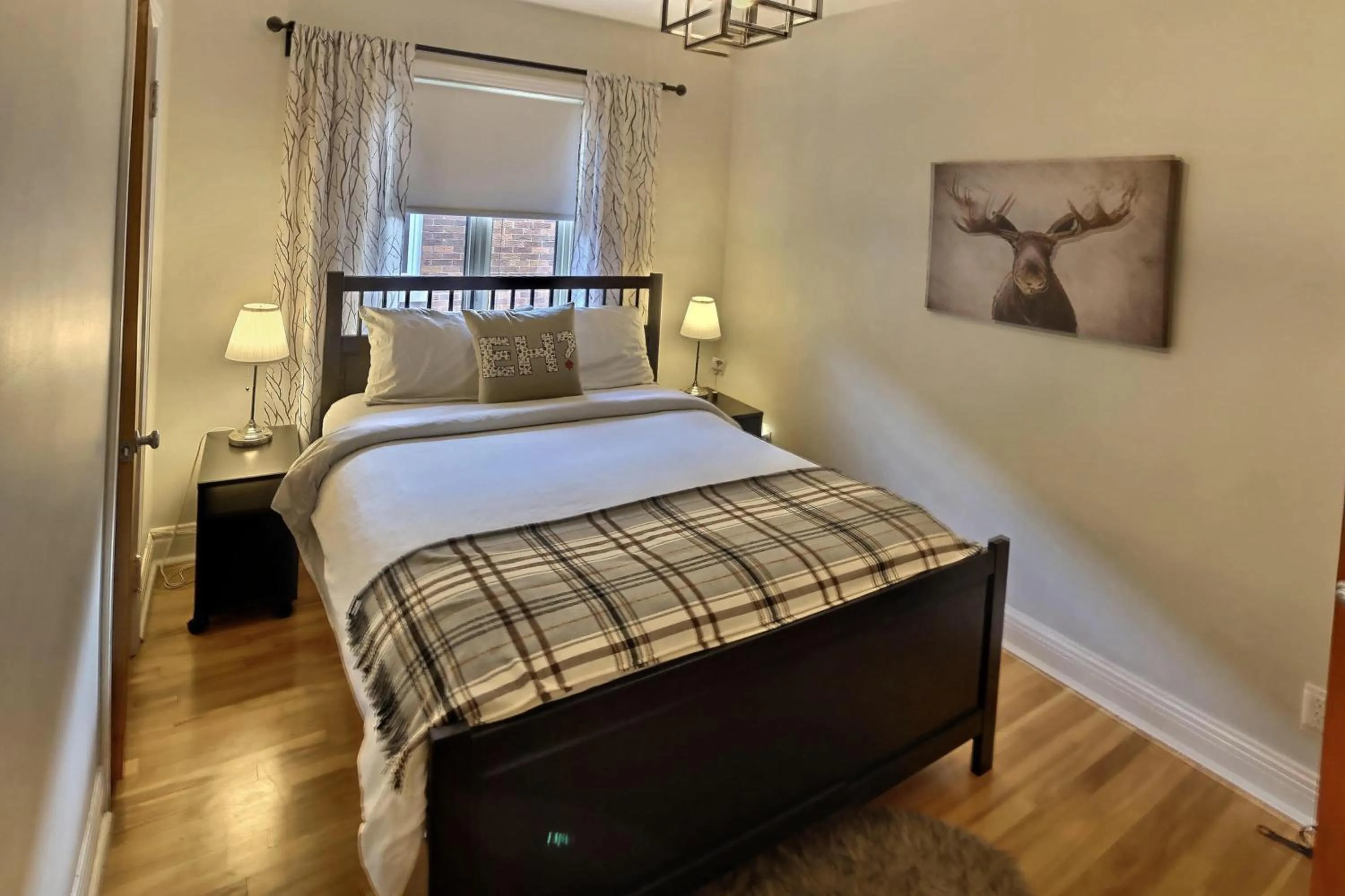 Bed in Gite du Survenant Montreal