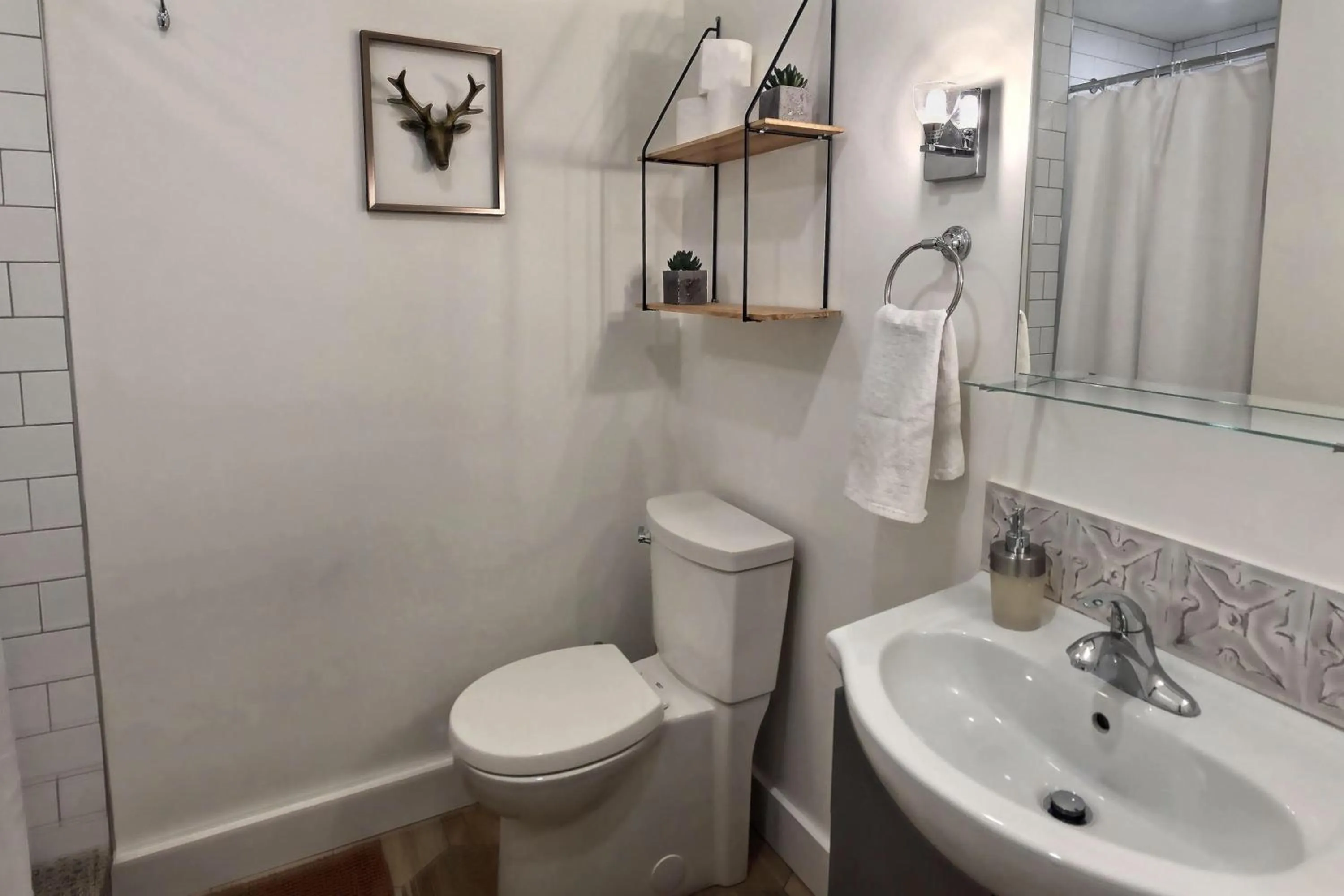 Bathroom in Gite du Survenant Montreal