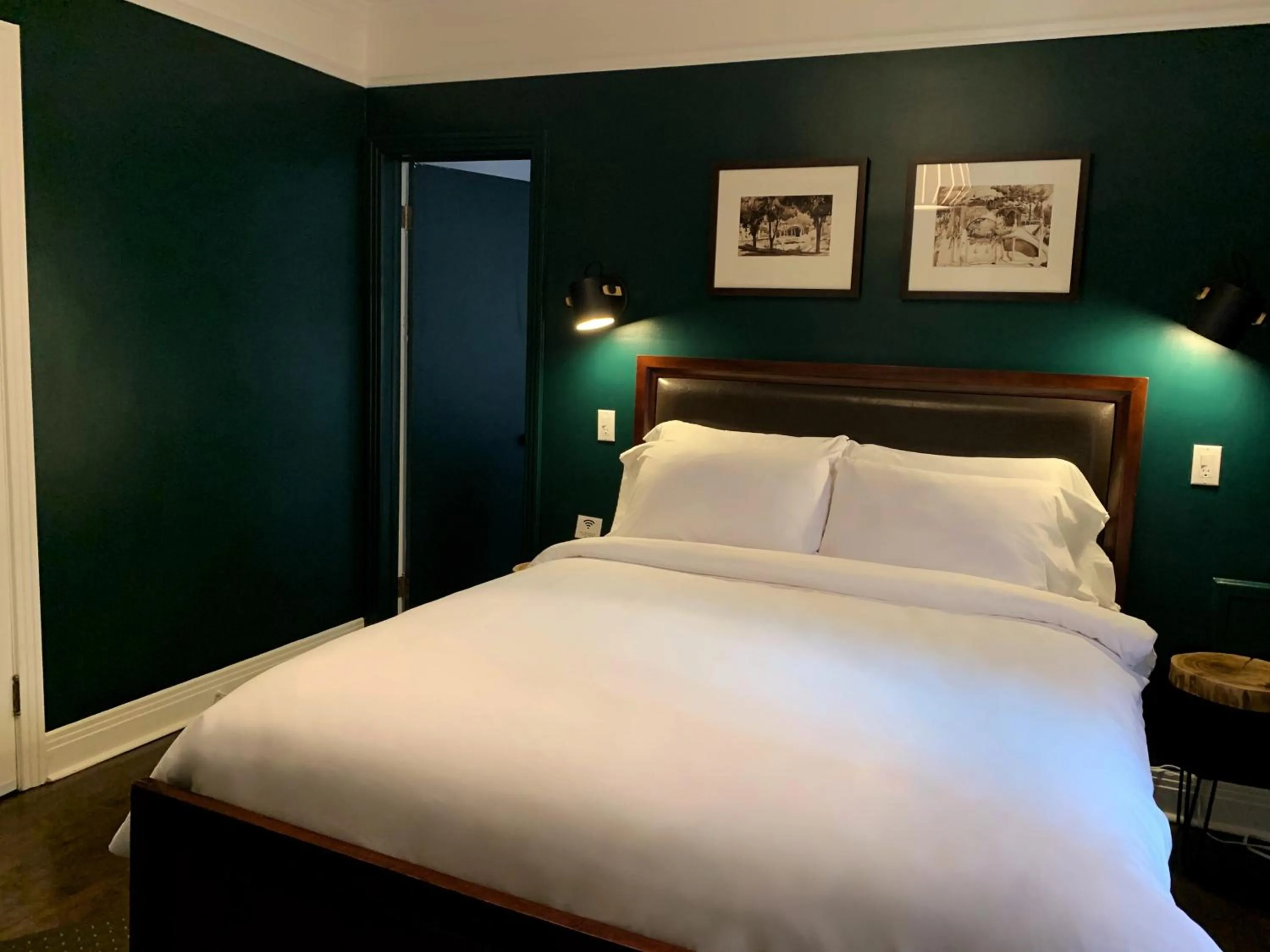 Bedroom, Bed in Gite du Survenant Montreal