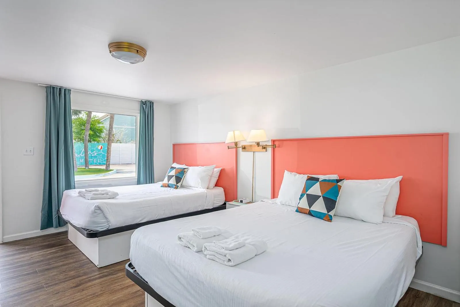 Bed in Royal Palms Motel