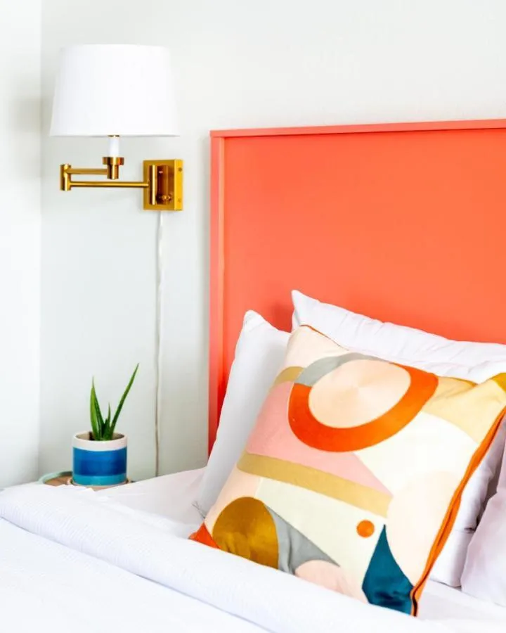 Bedroom, Bed in Royal Palms Motel