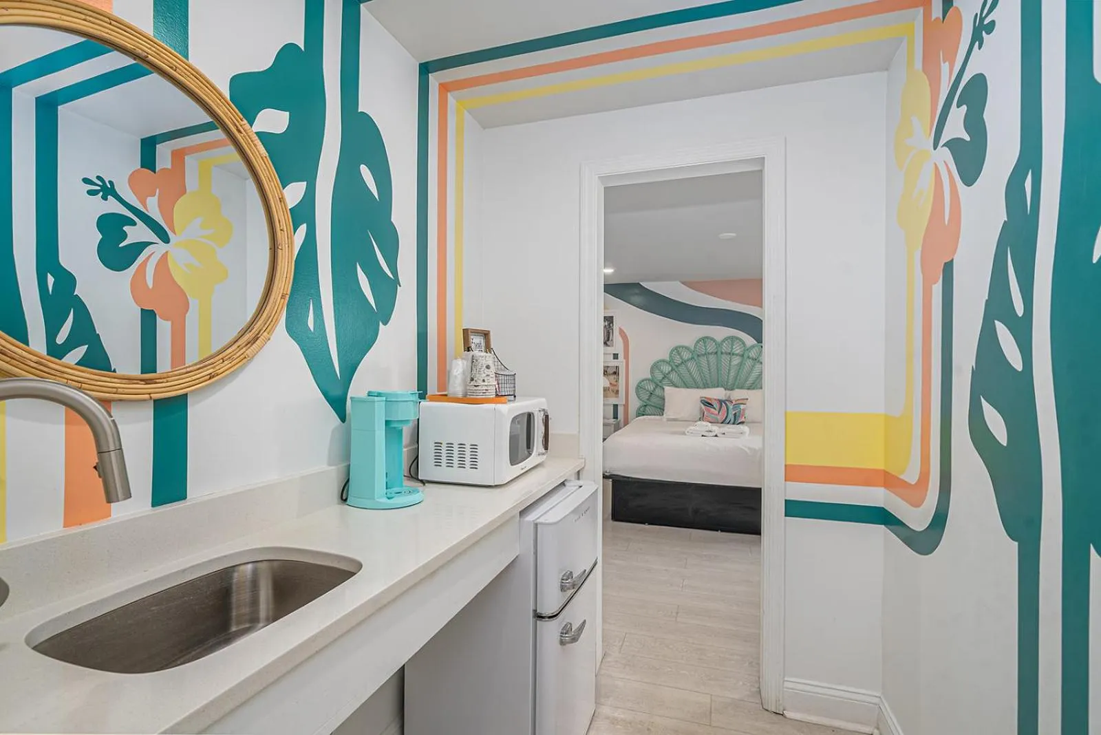 Bed in Royal Palms Motel